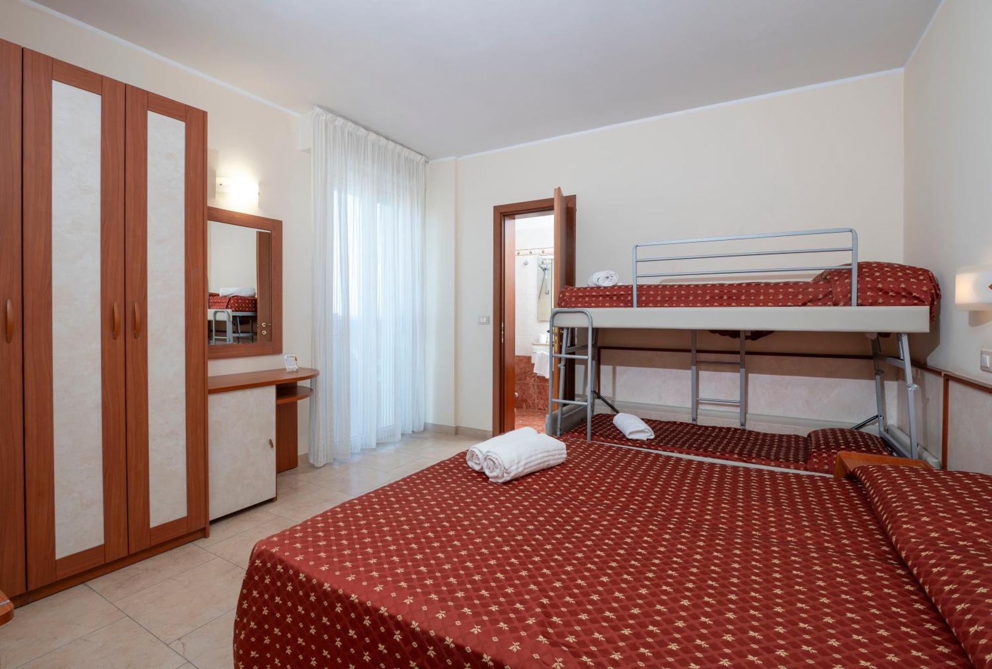 Quadruple Room Sea View