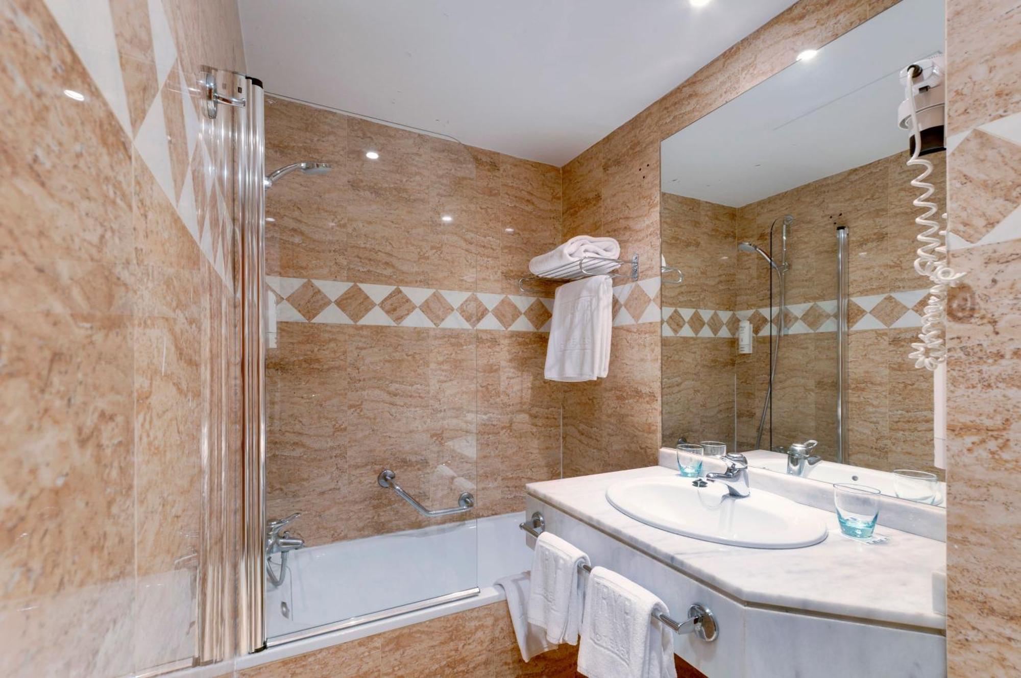 Triple Room,1771705727:JPEG