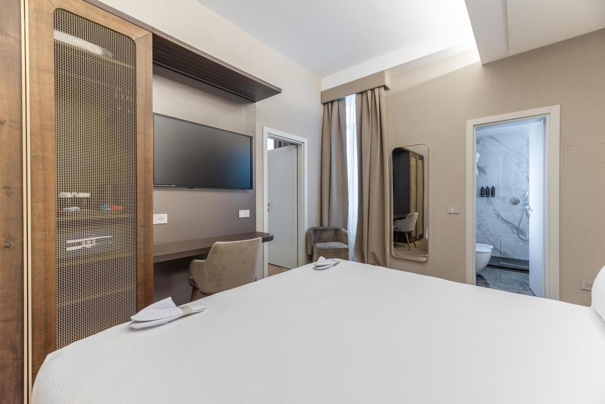 Family Room One King Bed Two Single Beds