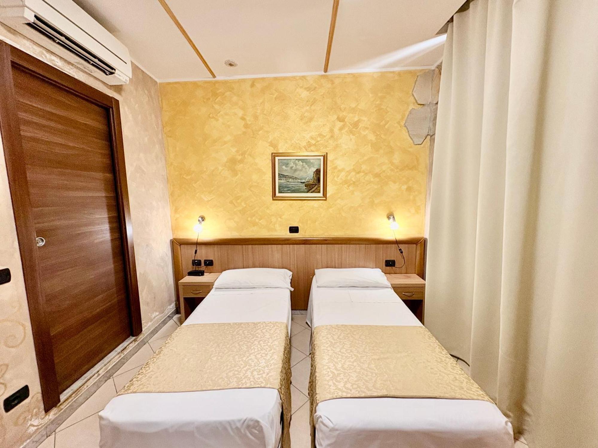 Twin Room,1772090392:JPEG