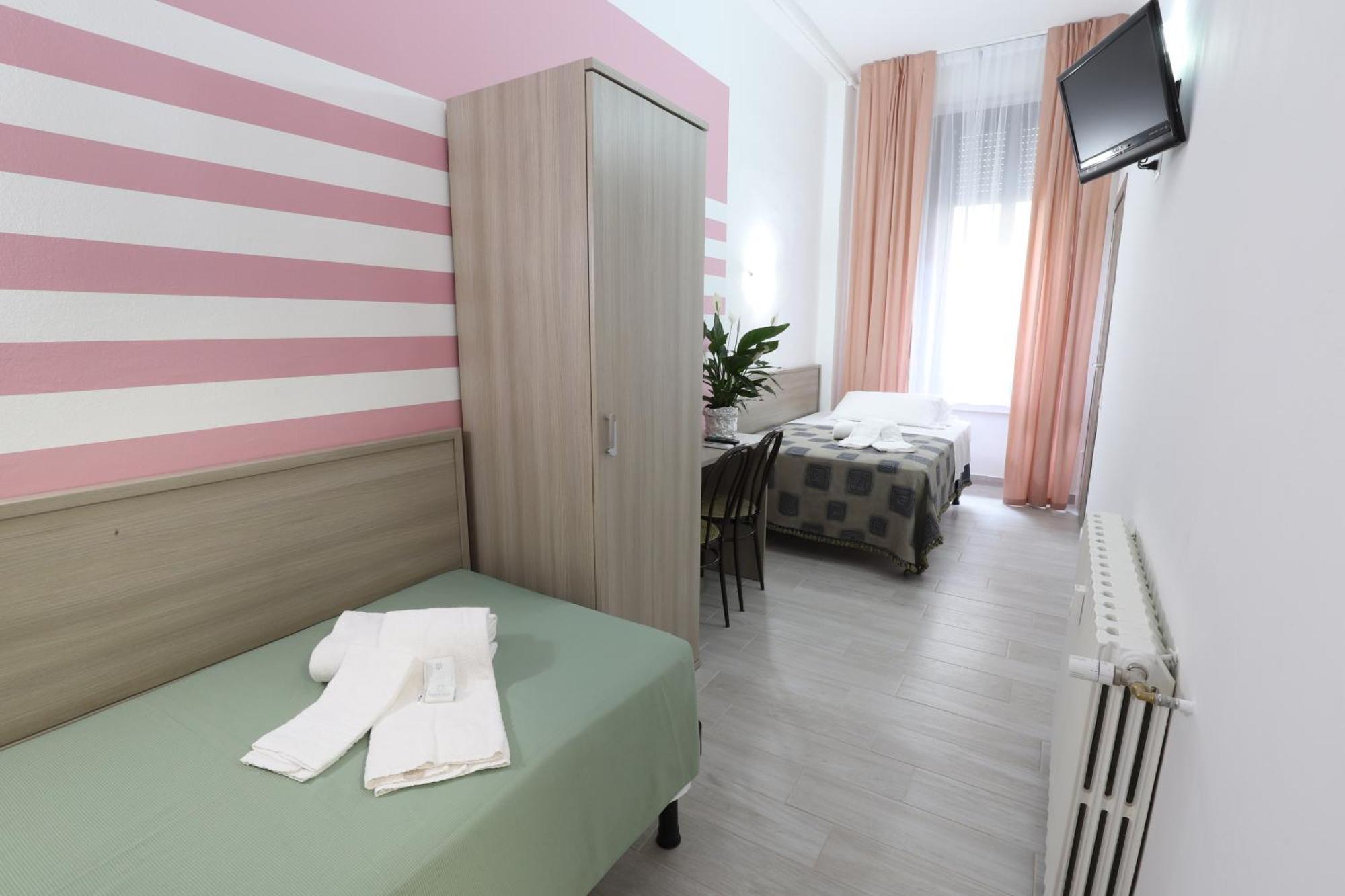 Camera Doppia con Letti Singoli con Bagno Privato