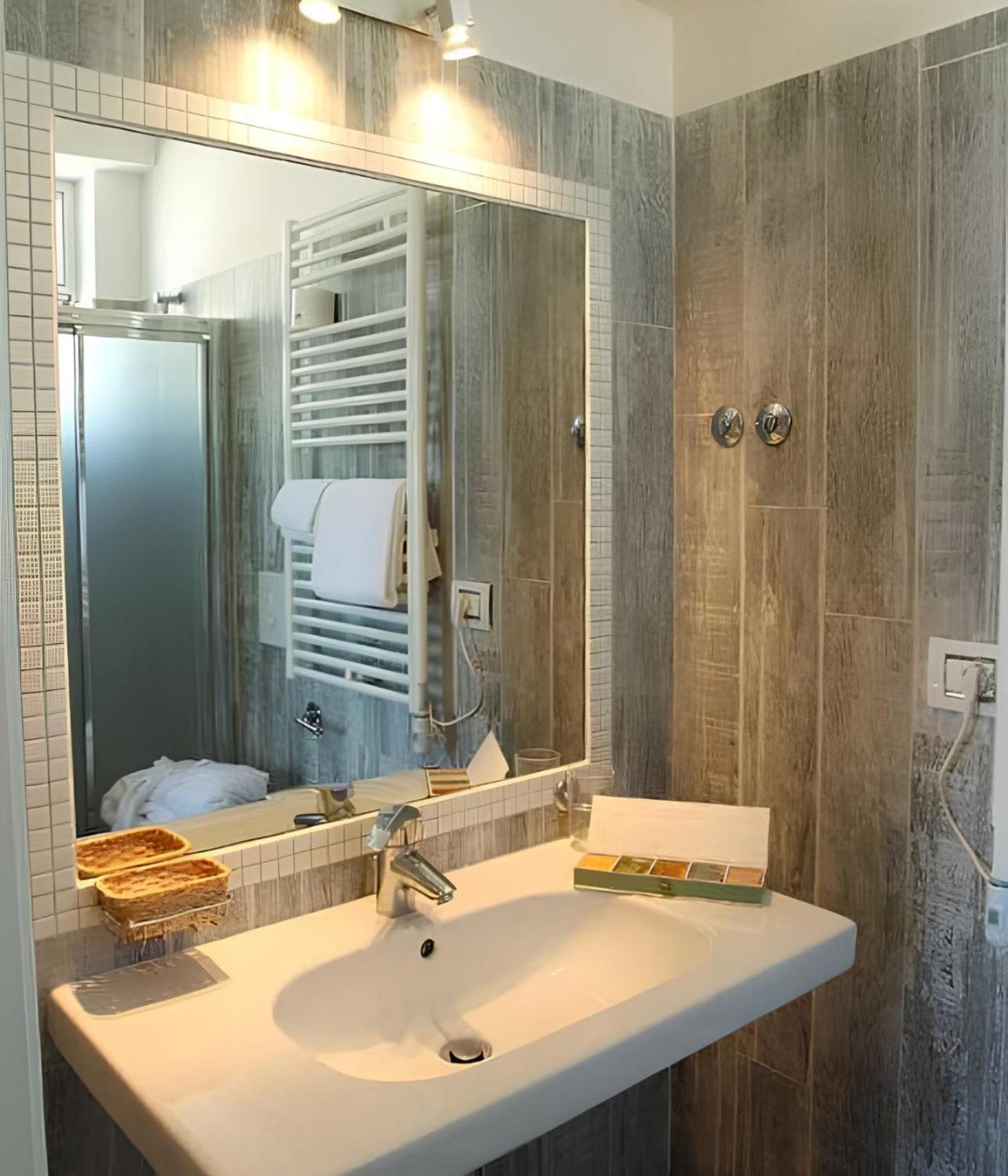 Camera Singola con Bagno Privato