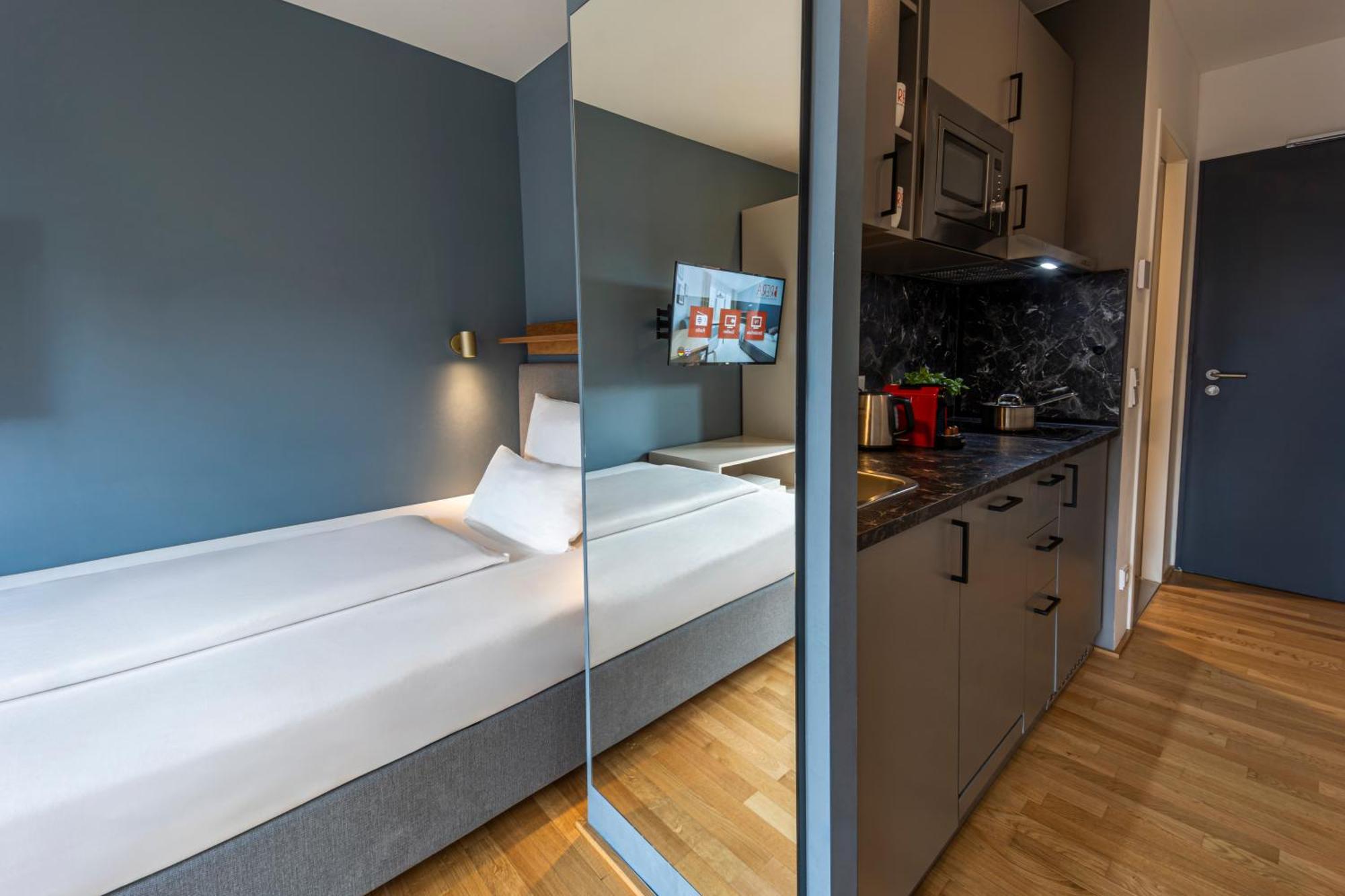 Apartment S Queen bed