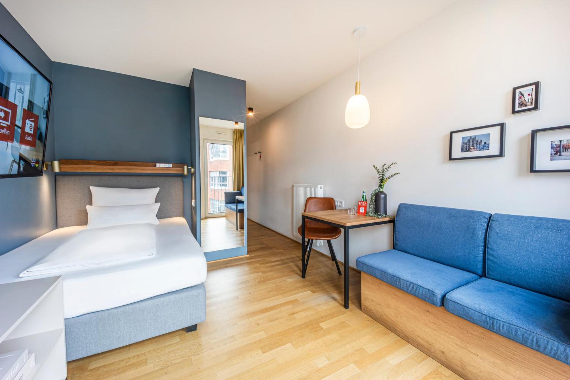 Apartment S Queen bed