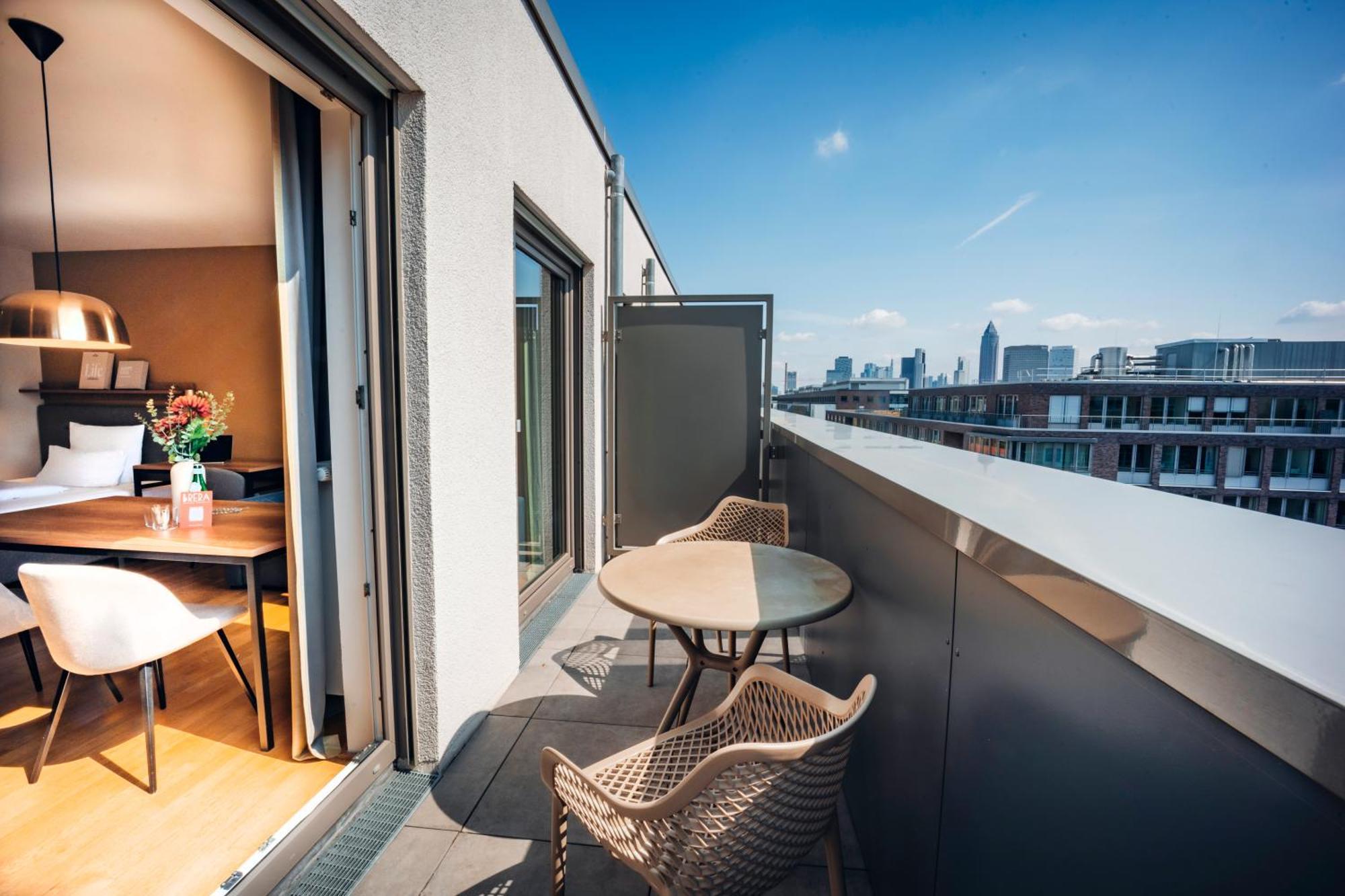 Apartment M King bed terrace