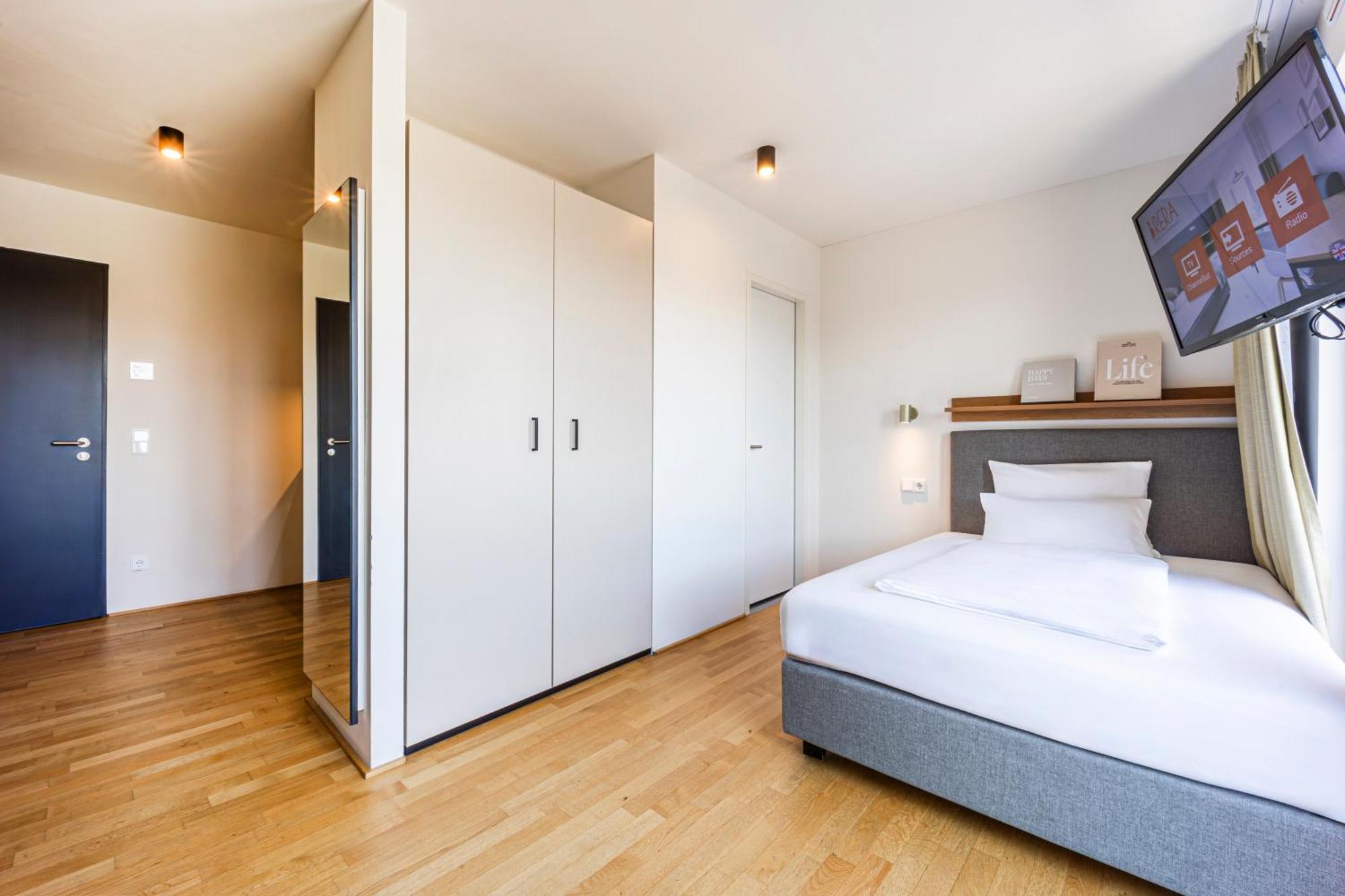 Apartment S Queen bed terrace