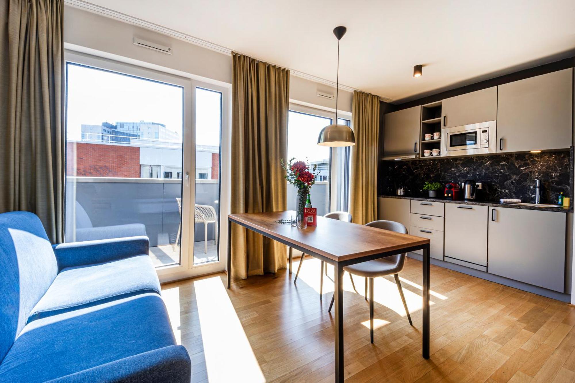 Apartment M King bed terrace