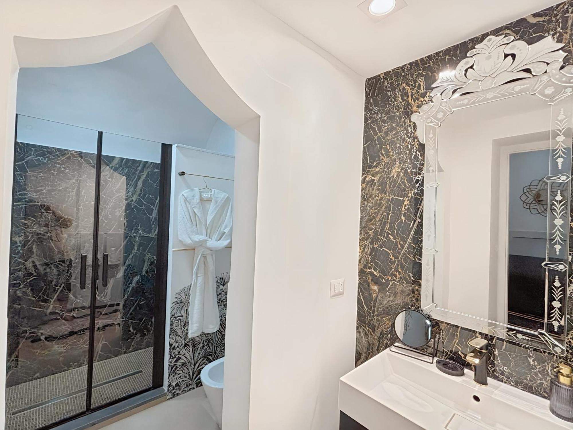 King Suite Spa Bath