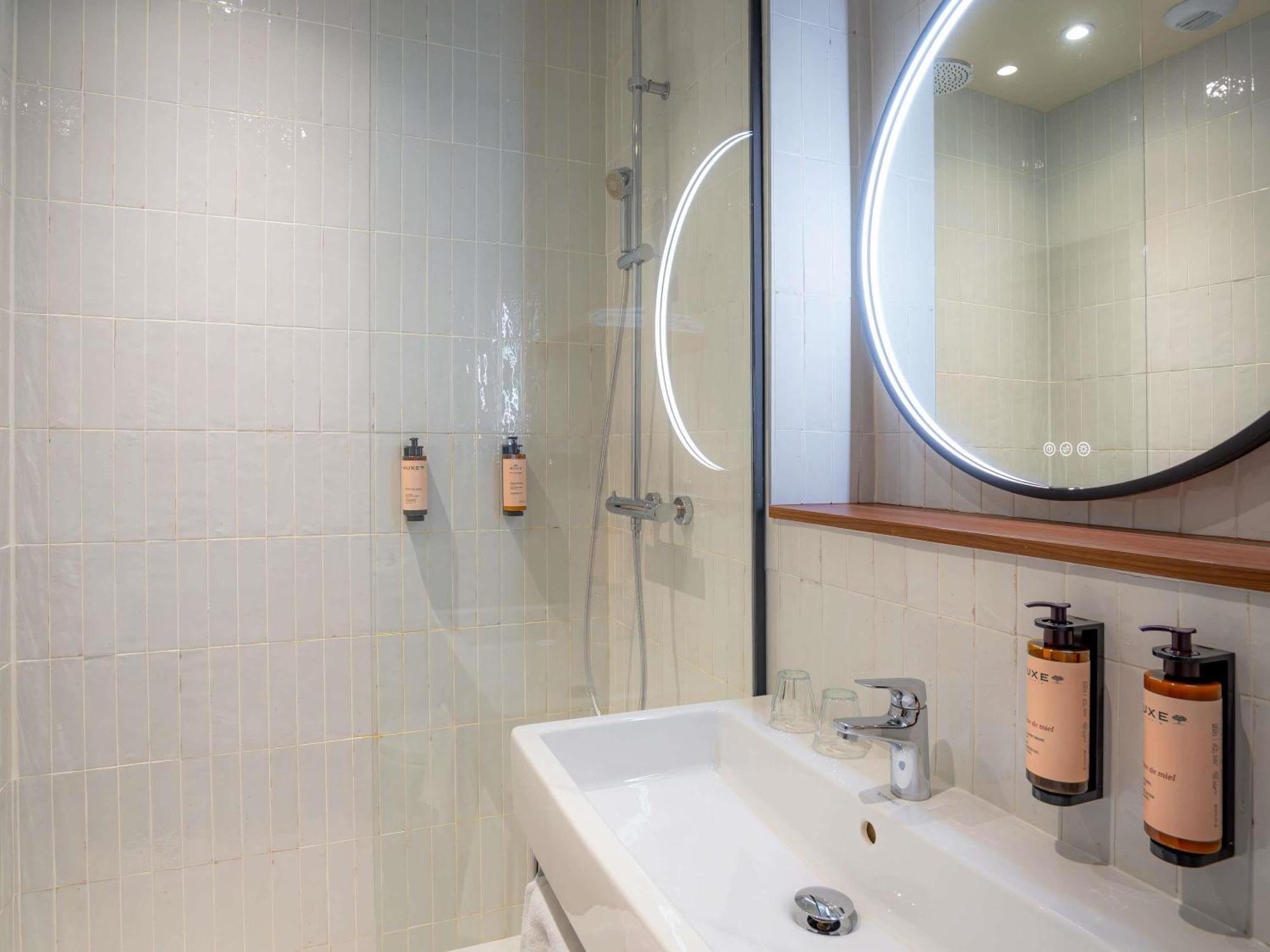 Privilege room queen-size double bed 1 sofa bed,1772877231:JPEG