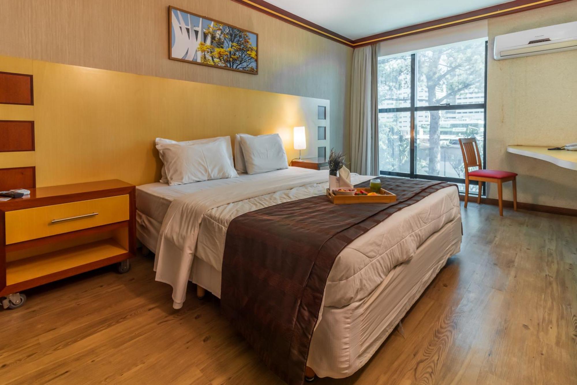 Quarto Luxo com Cama de Casal
