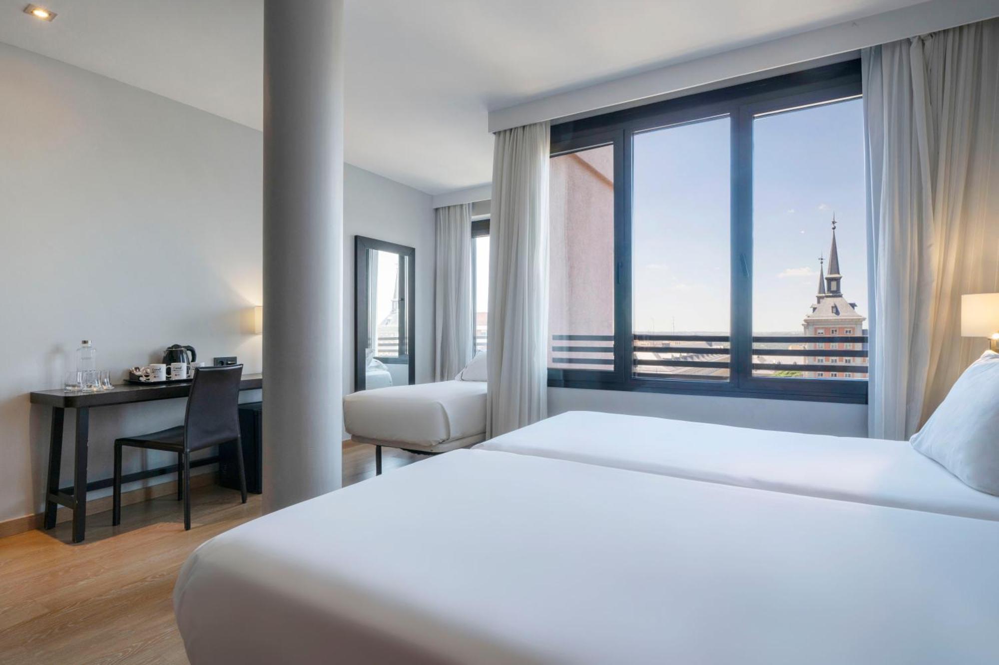 Quarto com Cama de Casal ou 2 de Solteiro e Cama Extra