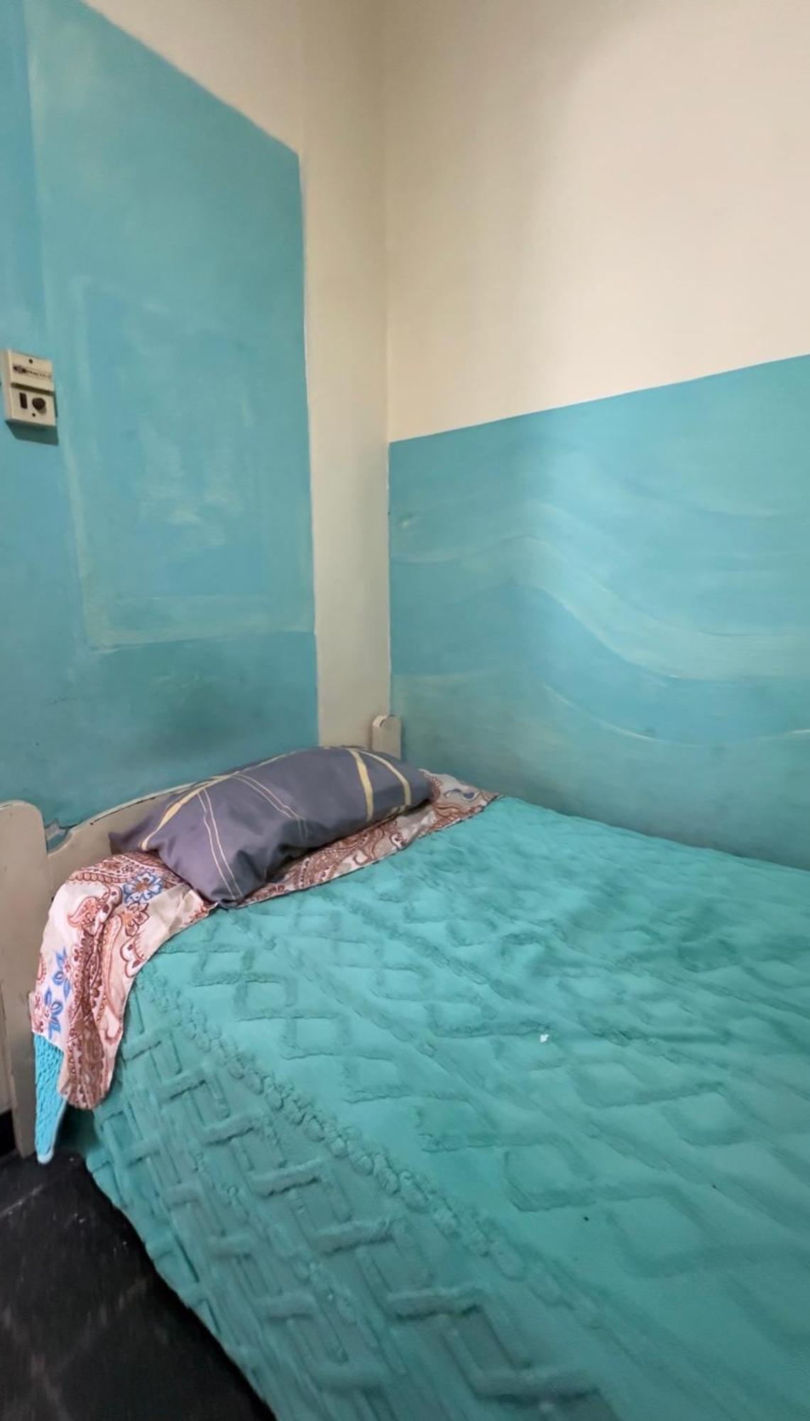 Habitación Triple Básica con baño compartido