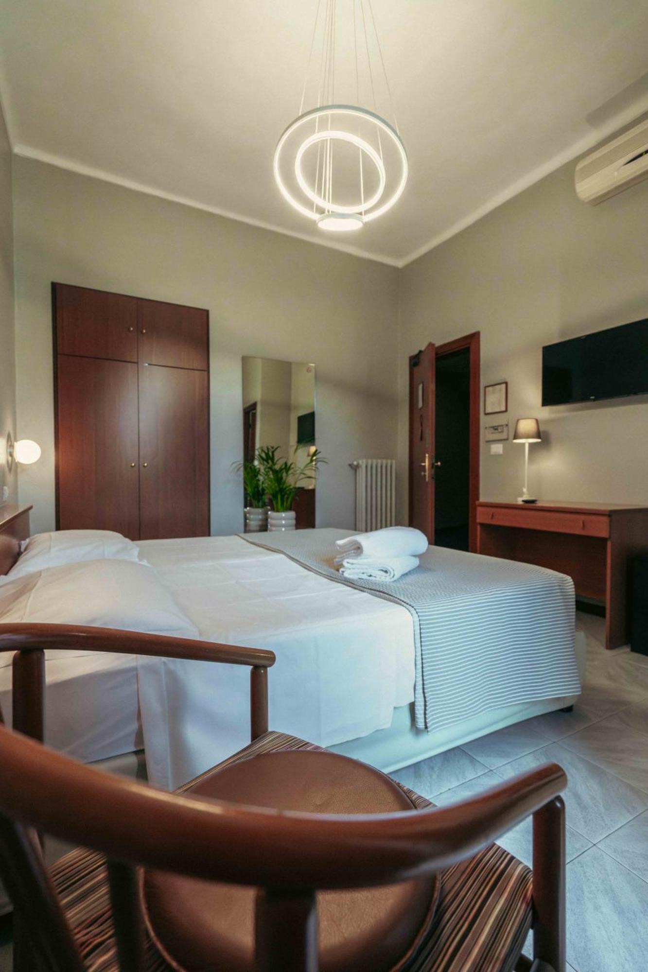 Twin Room,1773678346:JPEG