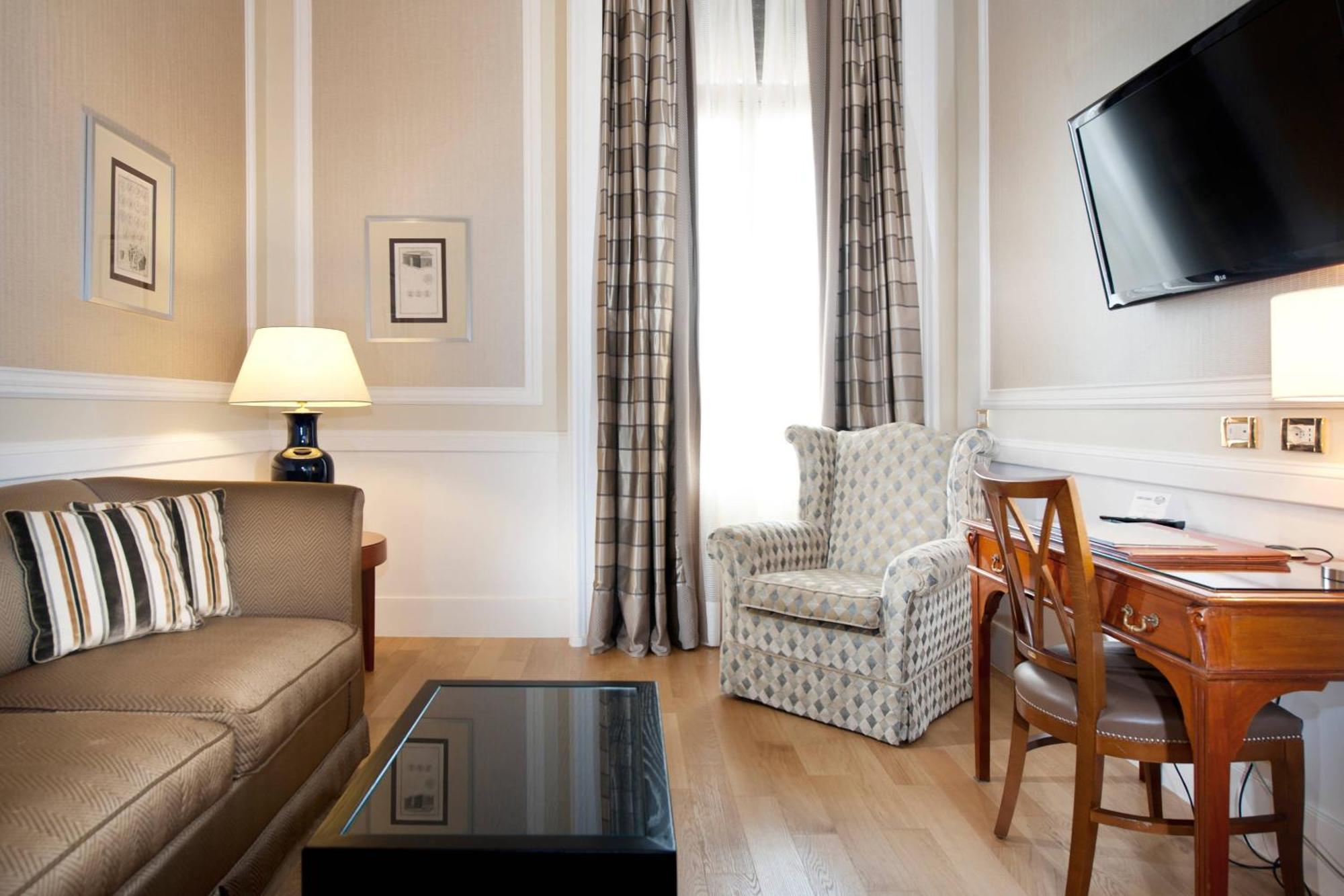 1 Bedroom Suite 1 King Sofa Bed,1774446148:JPEG