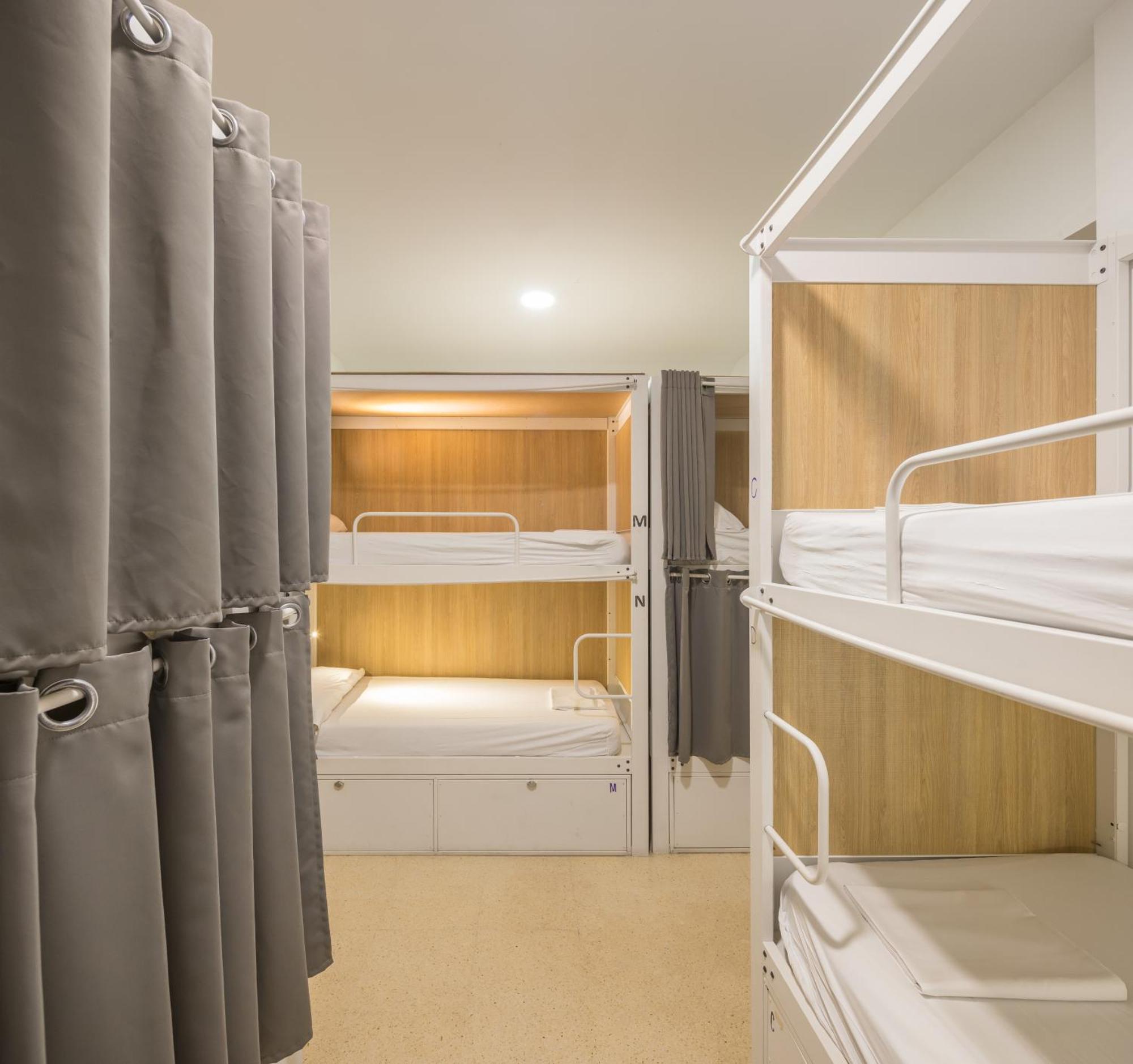 Bed 8-Bed Female Dormitory Room