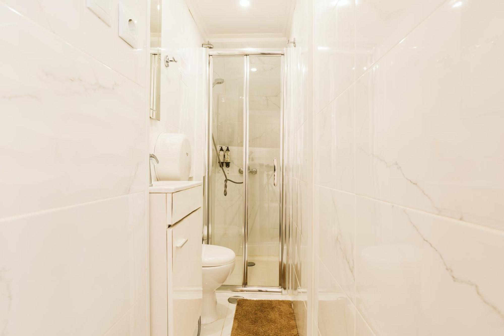Habitación Doble con baño exterior privado (uso individual)