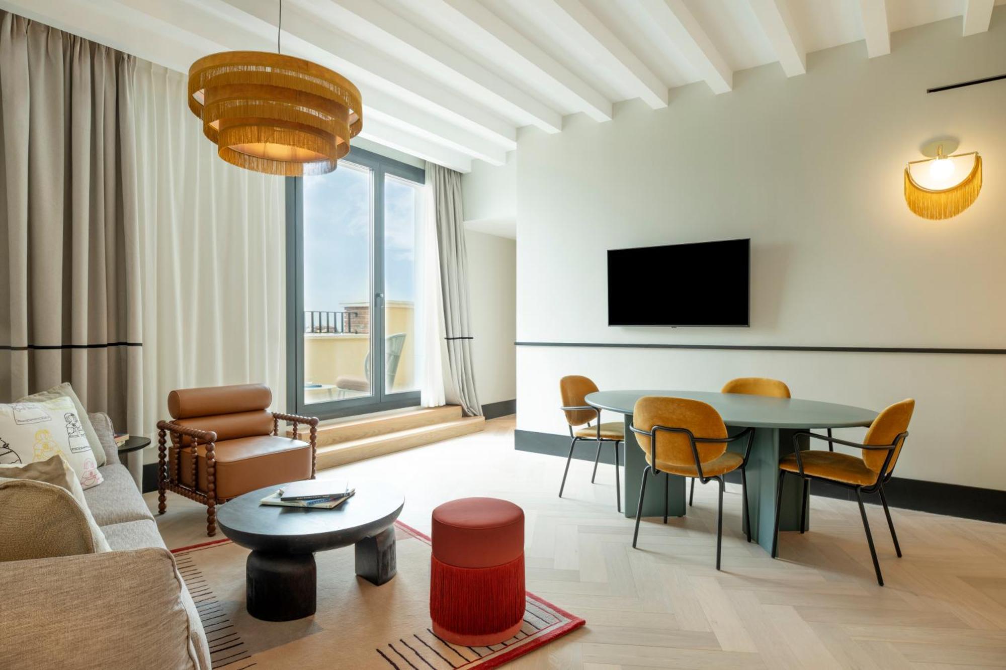 La Supreme Clavel Suite