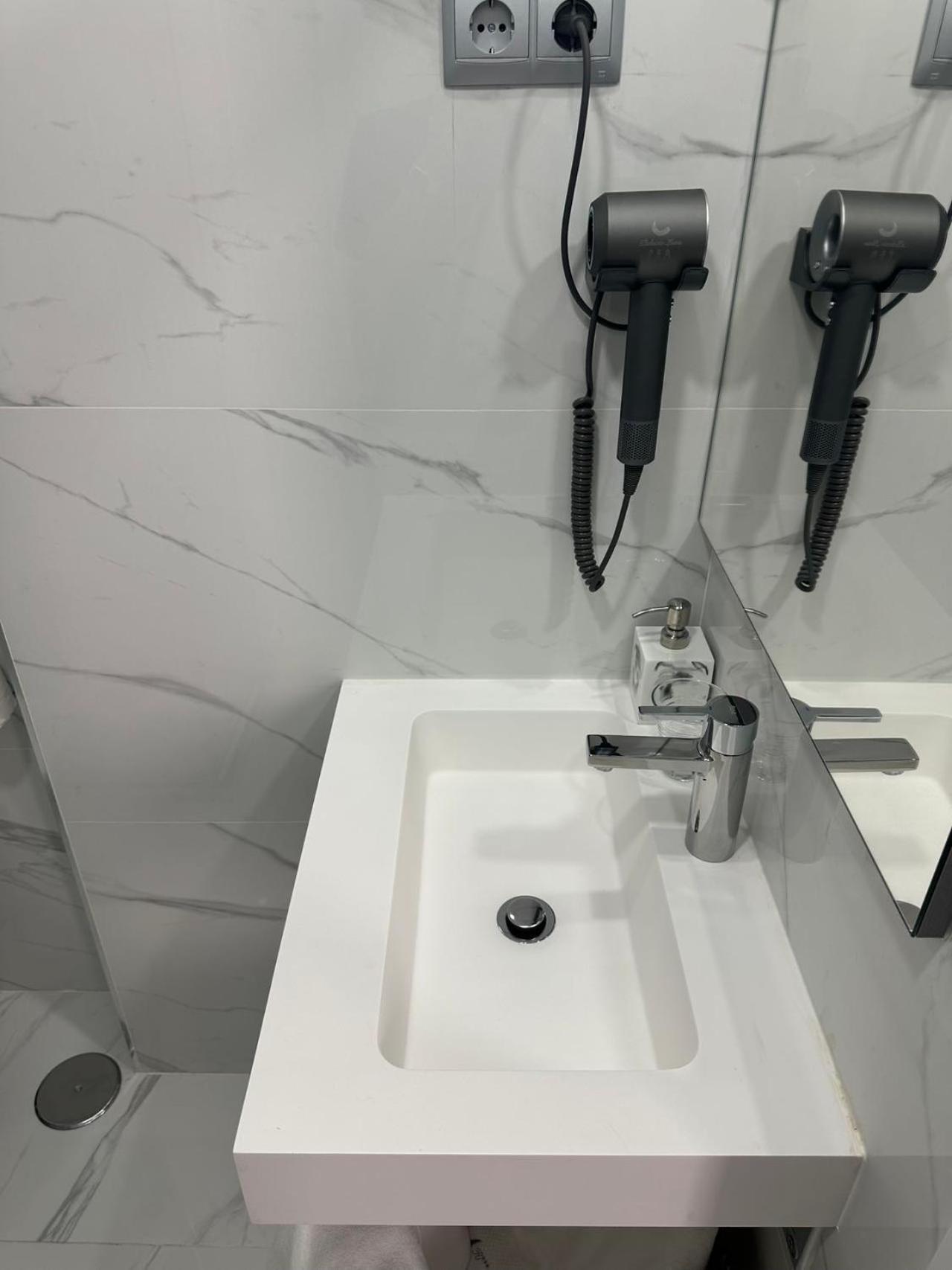 Single Room Private Bathroom