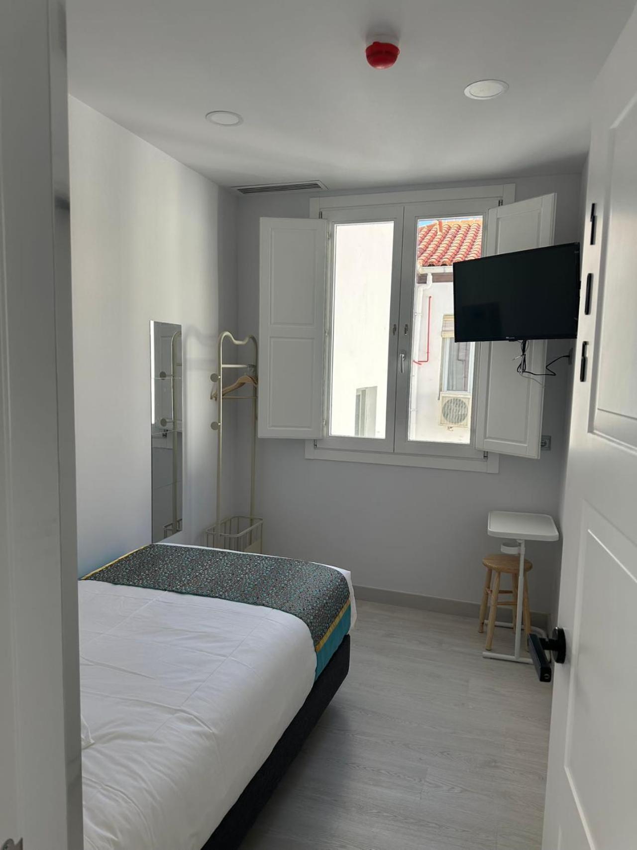 Single Room Private Bathroom