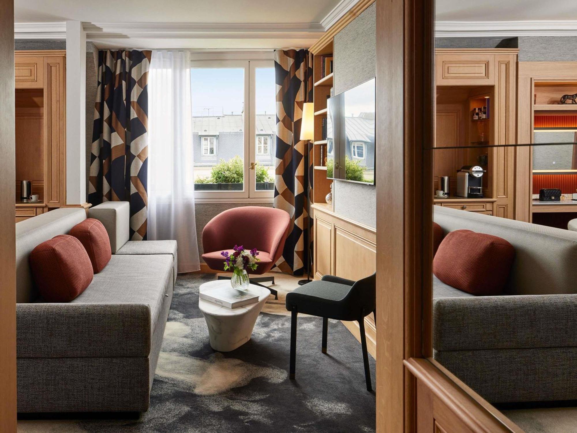 Two-Bedroom Eiffel Family Suite with One King Bed, One Queen Bed and Eiffel Tower View