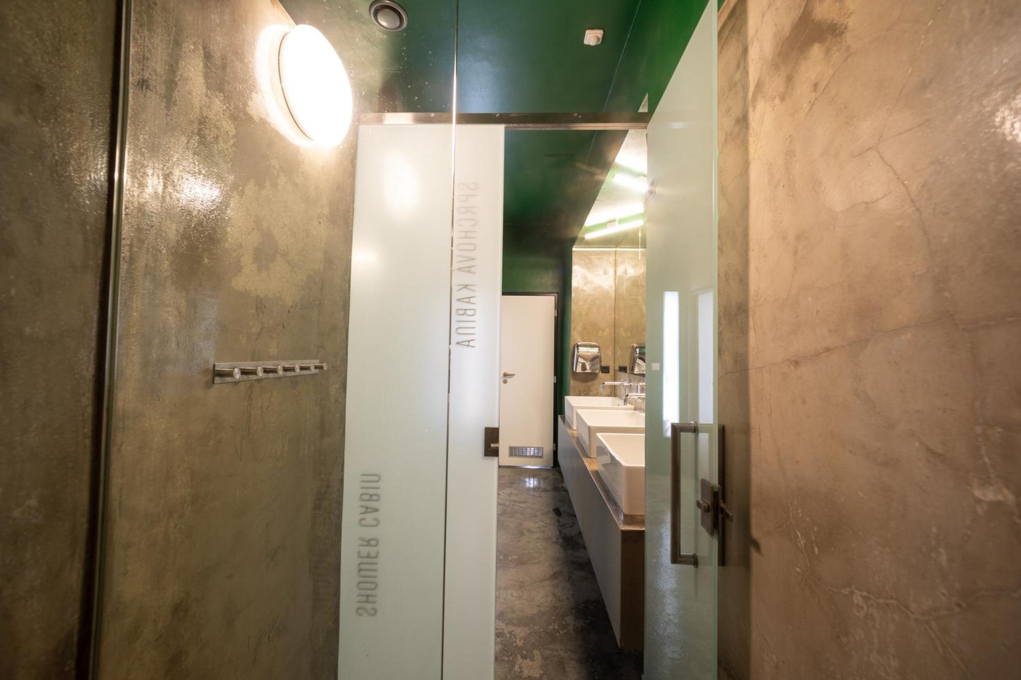Letto a Castello in Dormitorio Misto con 8 Letti