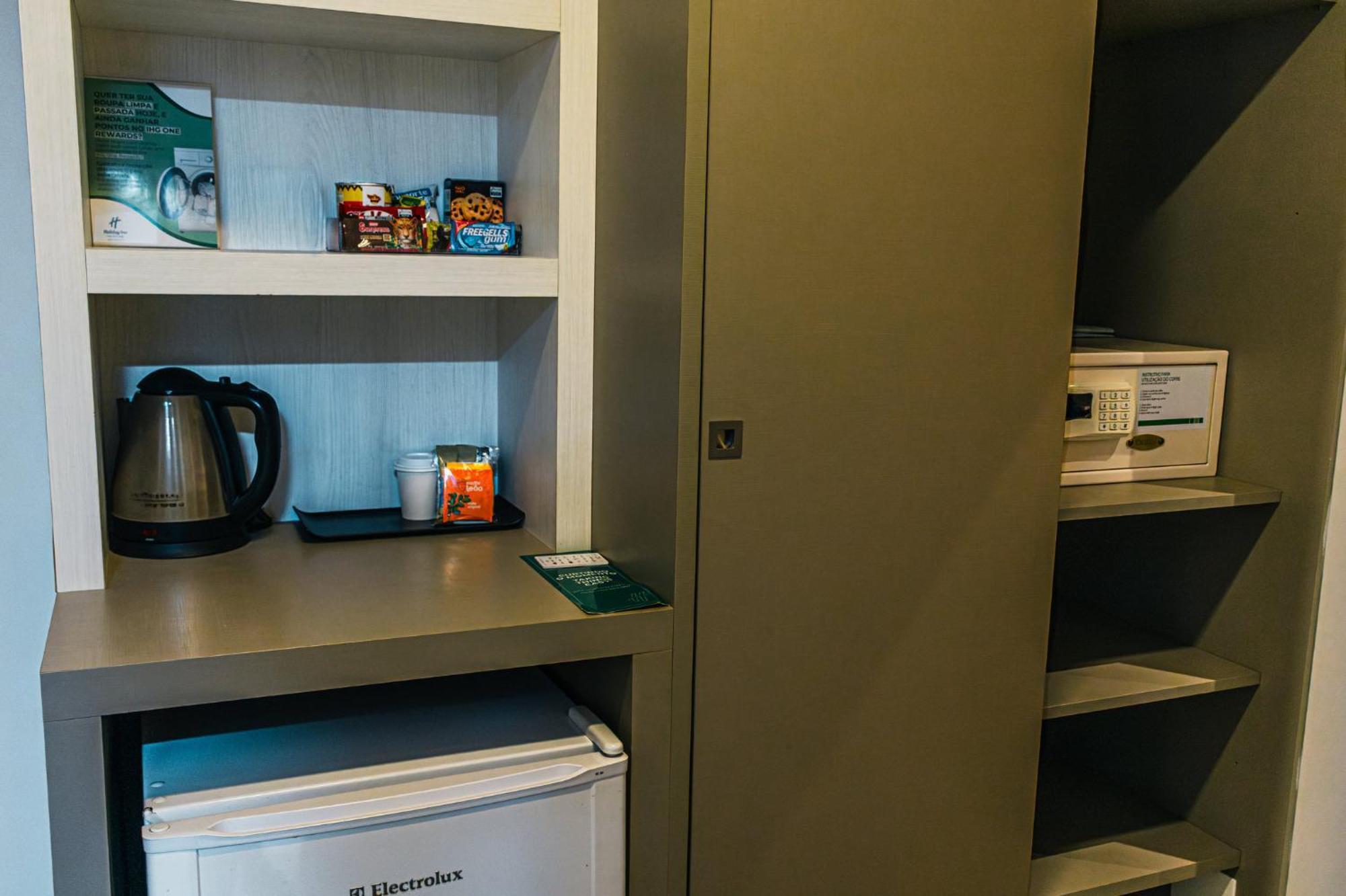 Quarto Duplo Deluxe com 2 Camas de Casal - Não-fumante