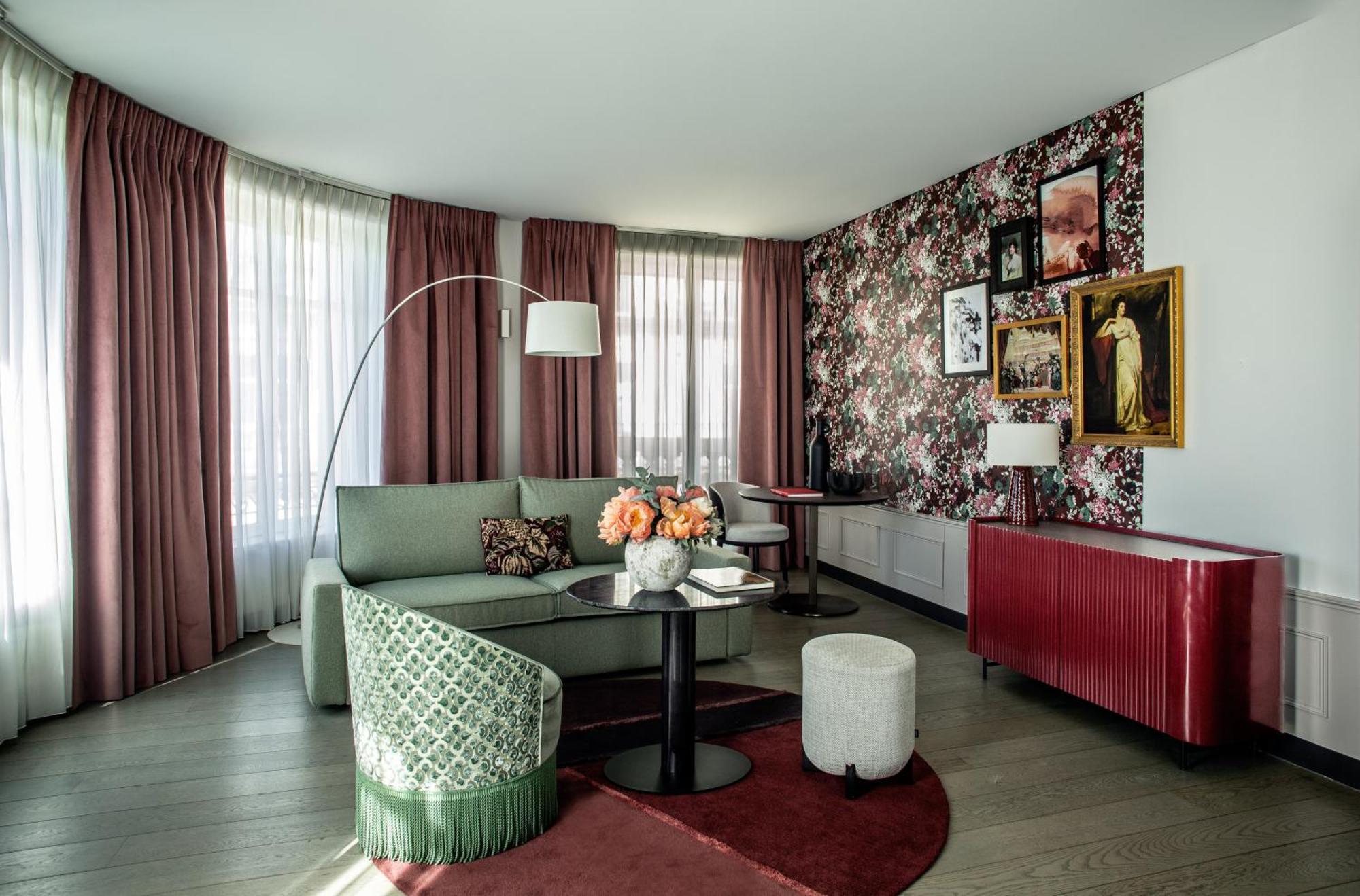 Queen Suite with Double Sofa Bed