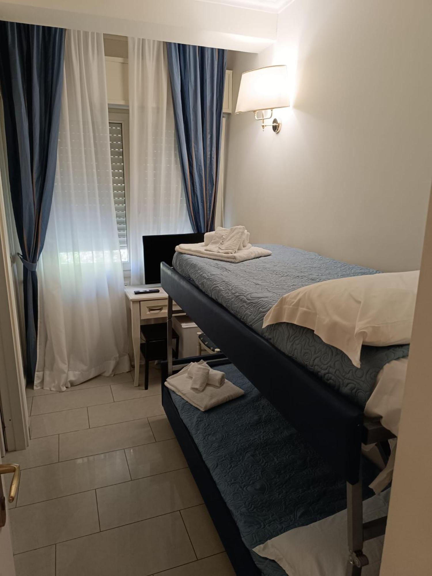 Camera Budget Doppia con Letti Singoli