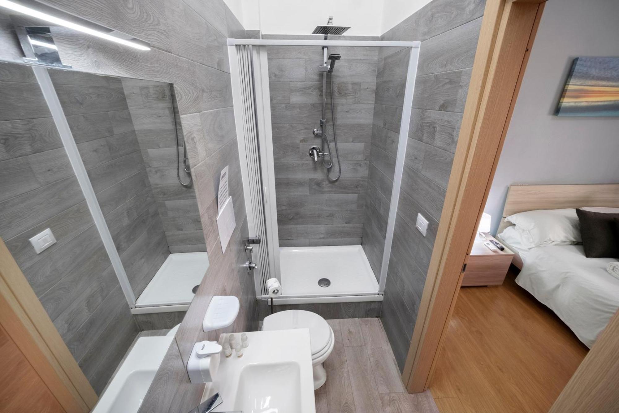 Quadruple Room Shower