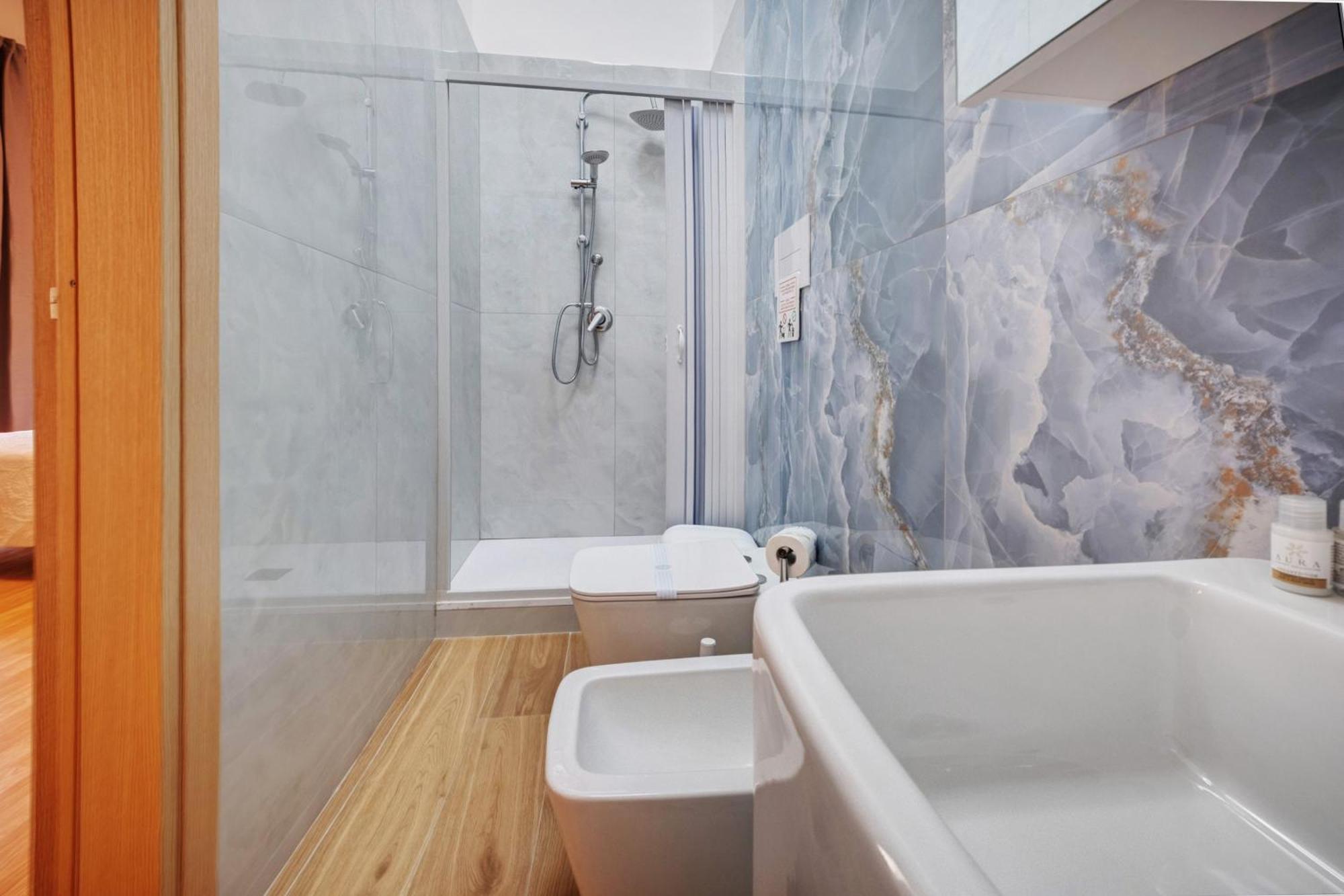 Triple Room Shower
