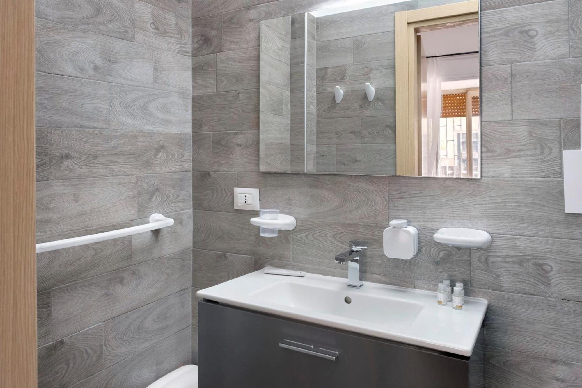 Quadruple Room Shower
