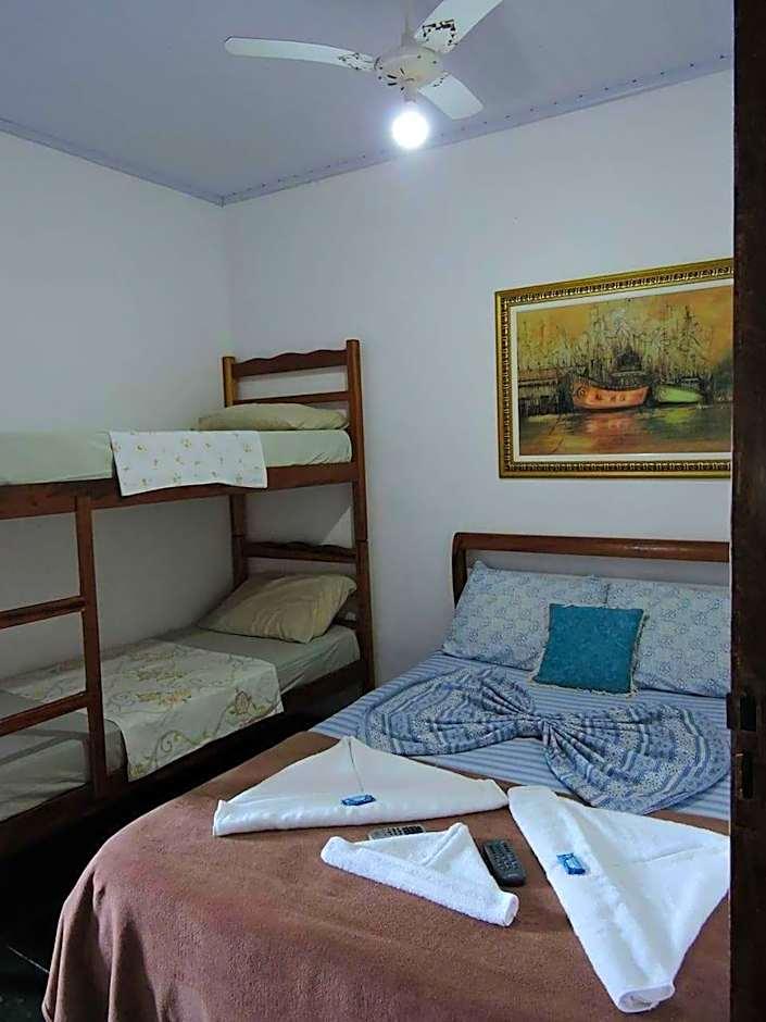 Quarto Triplo com Banheiro