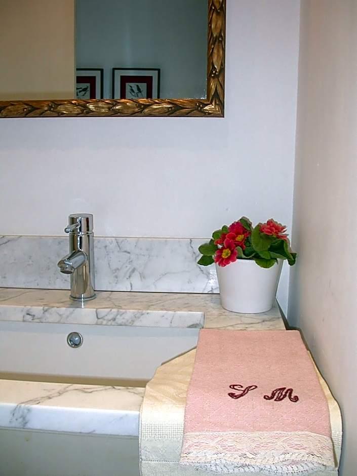Camera Matrimoniale/Doppia con Letti Singoli con Bagno Privato