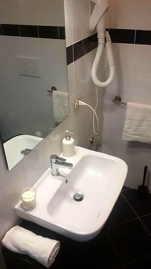 Camera Familiare con Bagno Privato