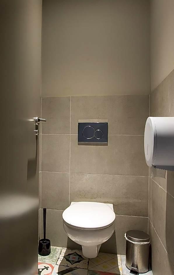 Posto Letto in Dormitorio Misto con 4 Letti