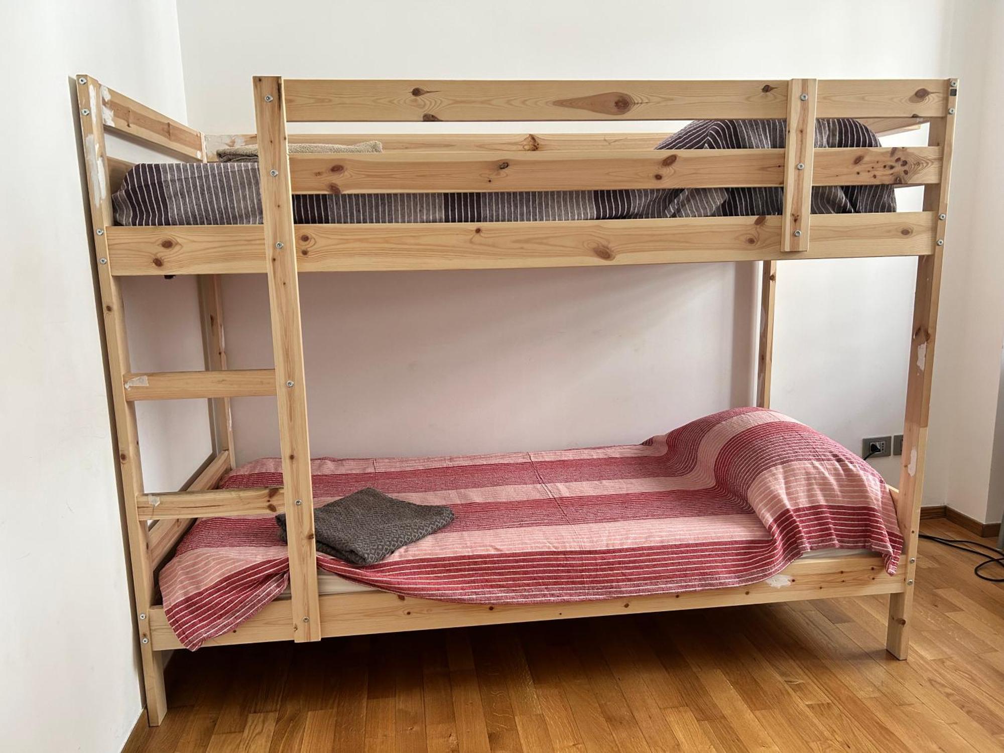 Posto Letto in Dormitorio Maschile con Bagno in Comune