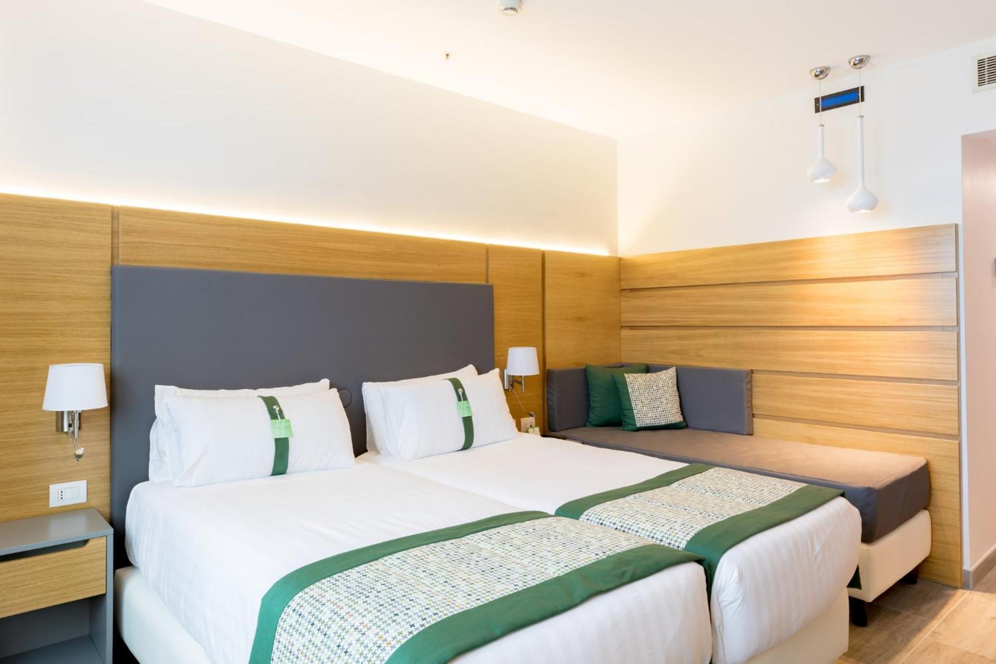 Habitación Doble Premium con sofá cama - 2 camas