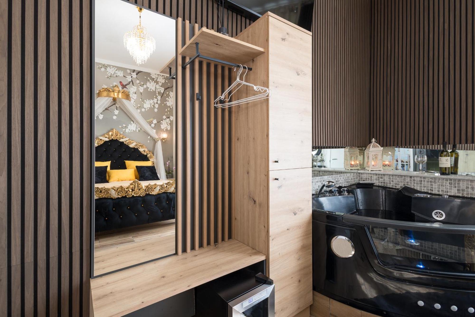 Deluxe Double Room Bath