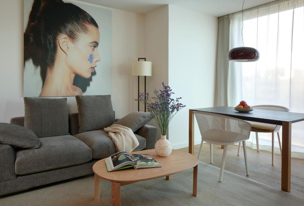 Beyond ME 2 Bedroom Suite Jacuzzi