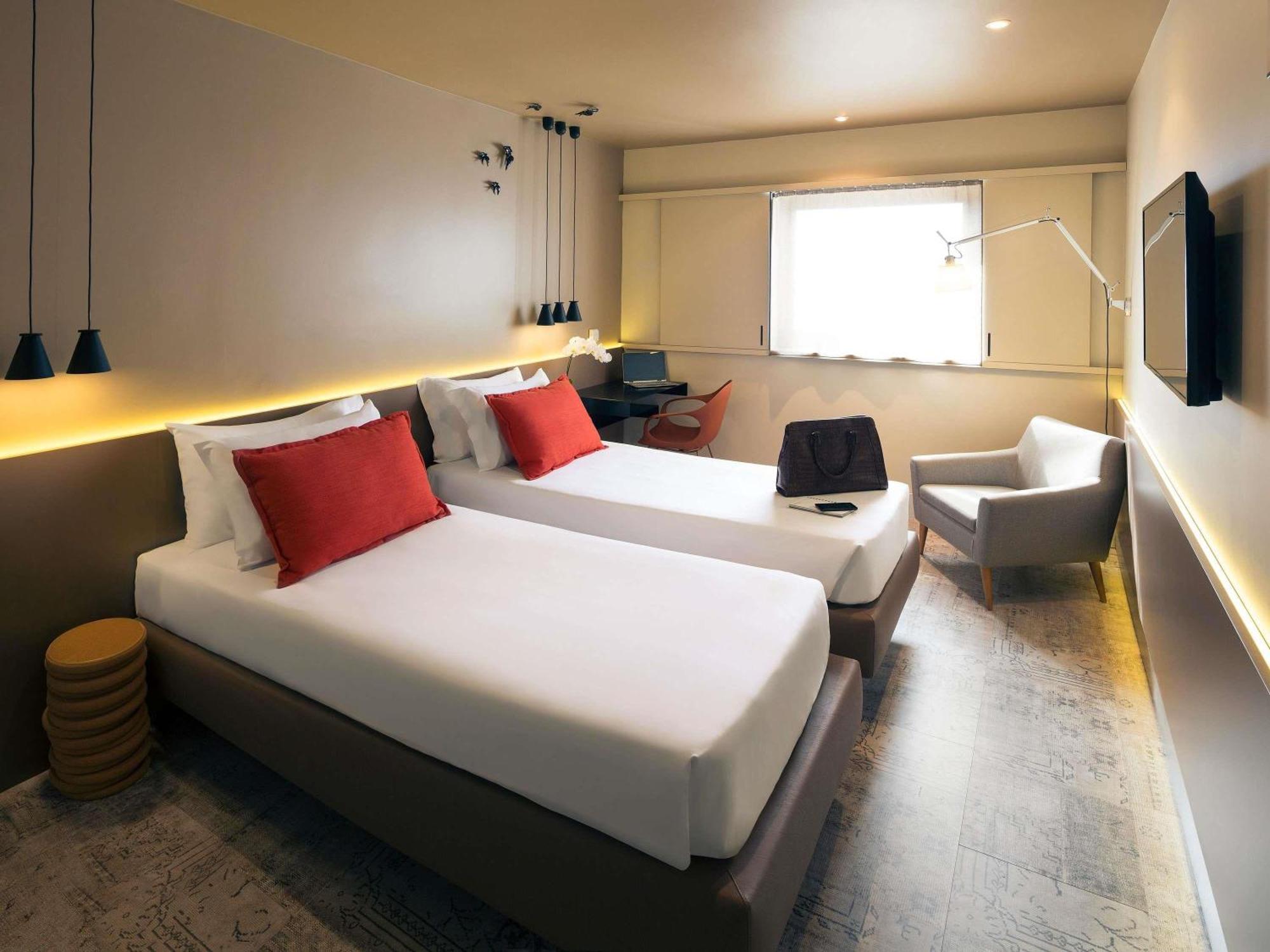 Superior Room City View Twin Bed