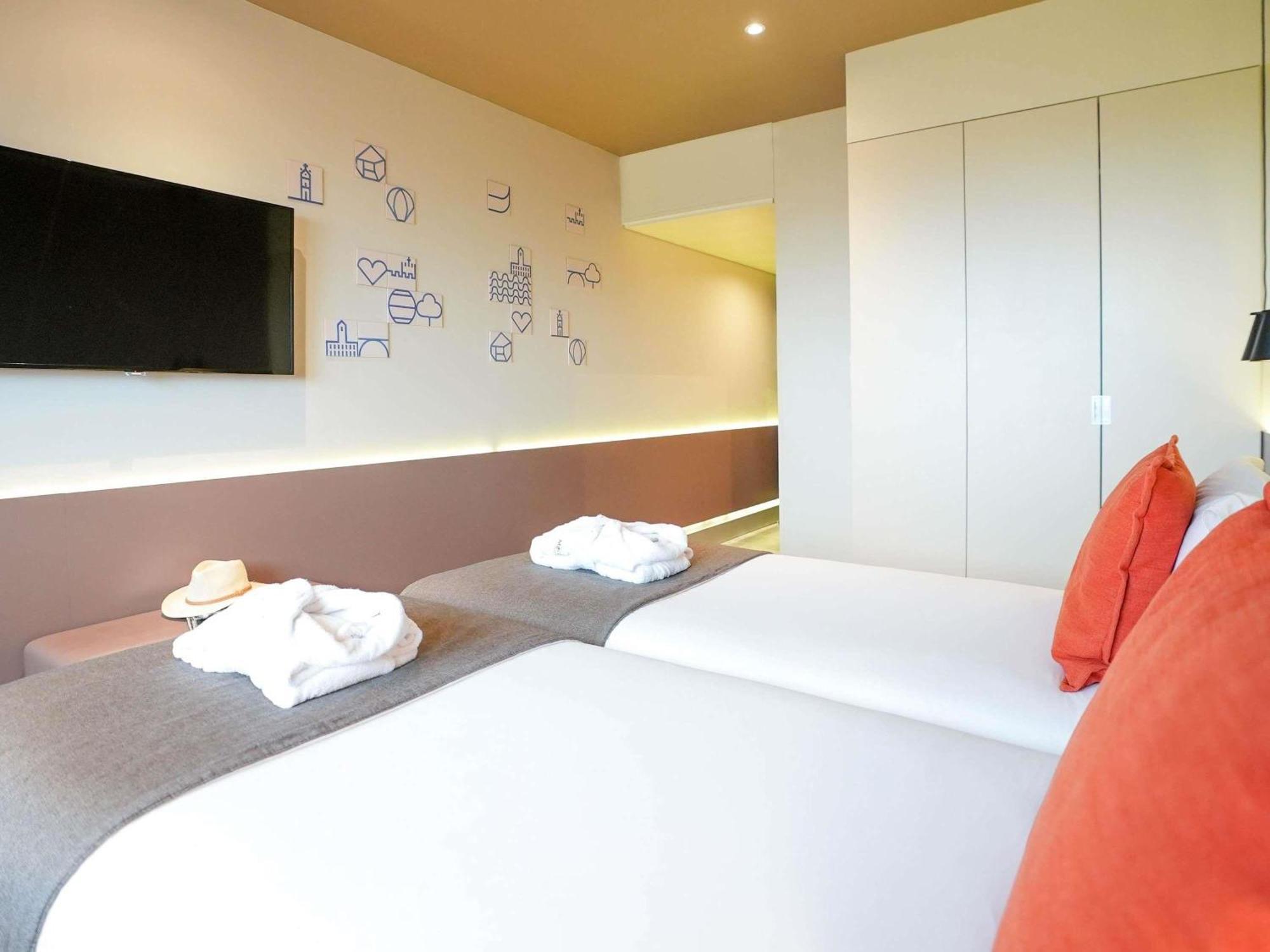Superior Room City View Twin Bed