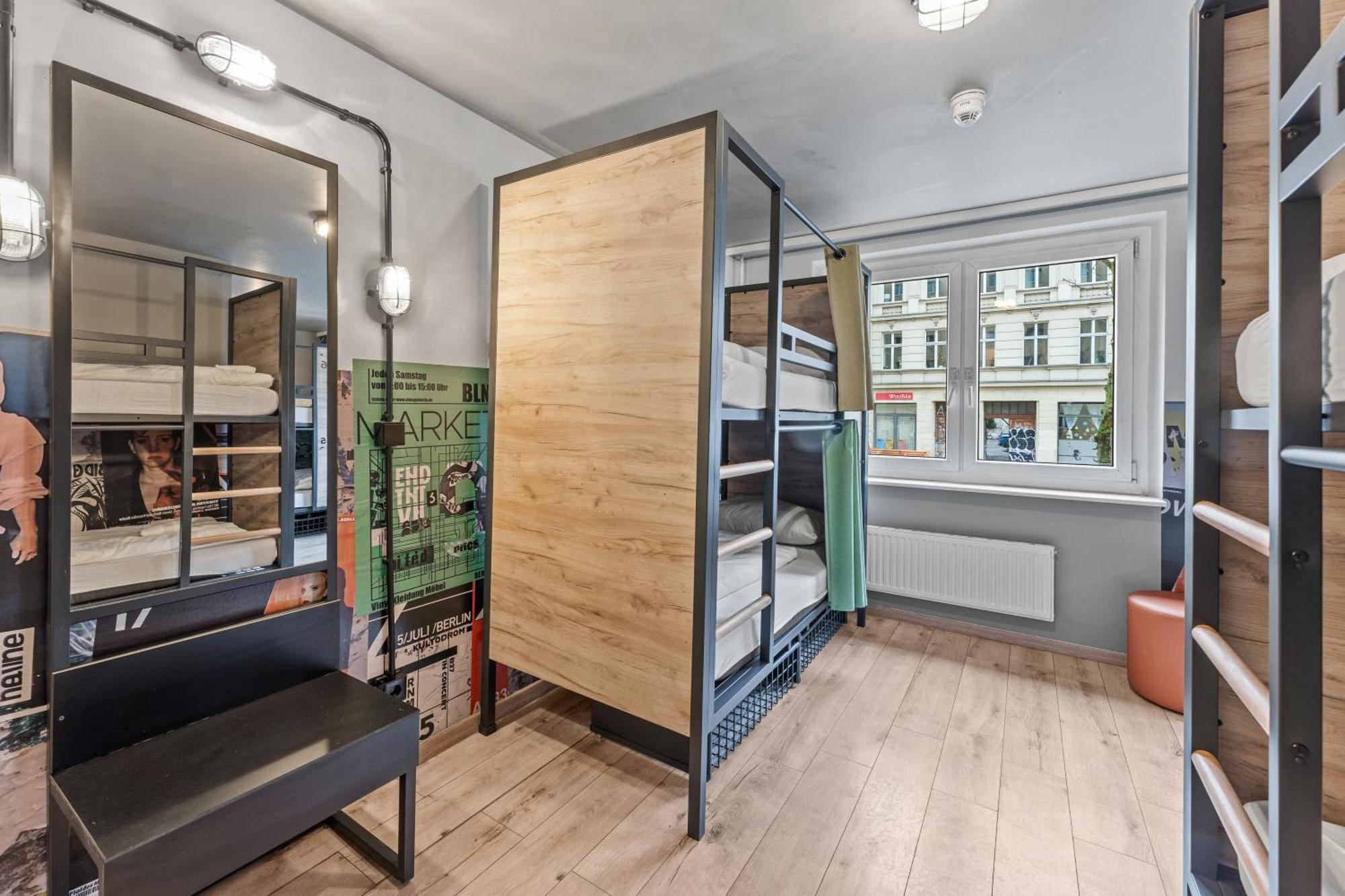 Posto Letto in Dormitorio con 6 Letti