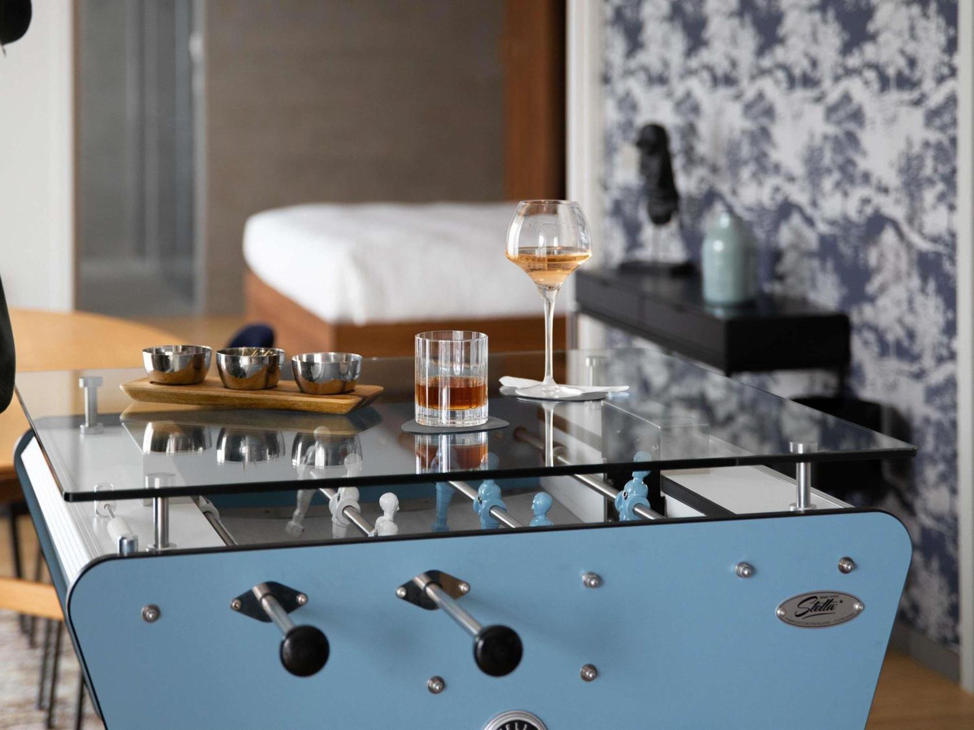 PENTHOUSE EIFFEL One King Bed View Top floor