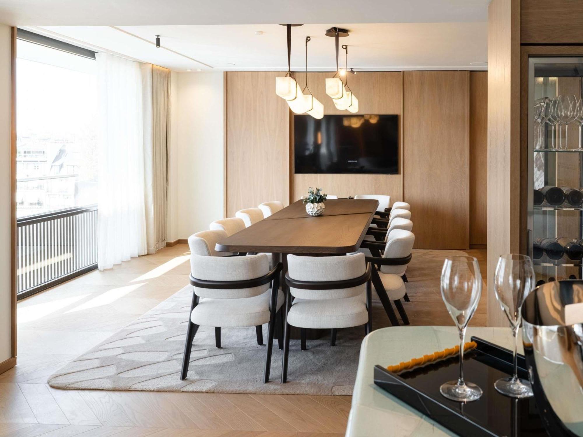 Signature Suite