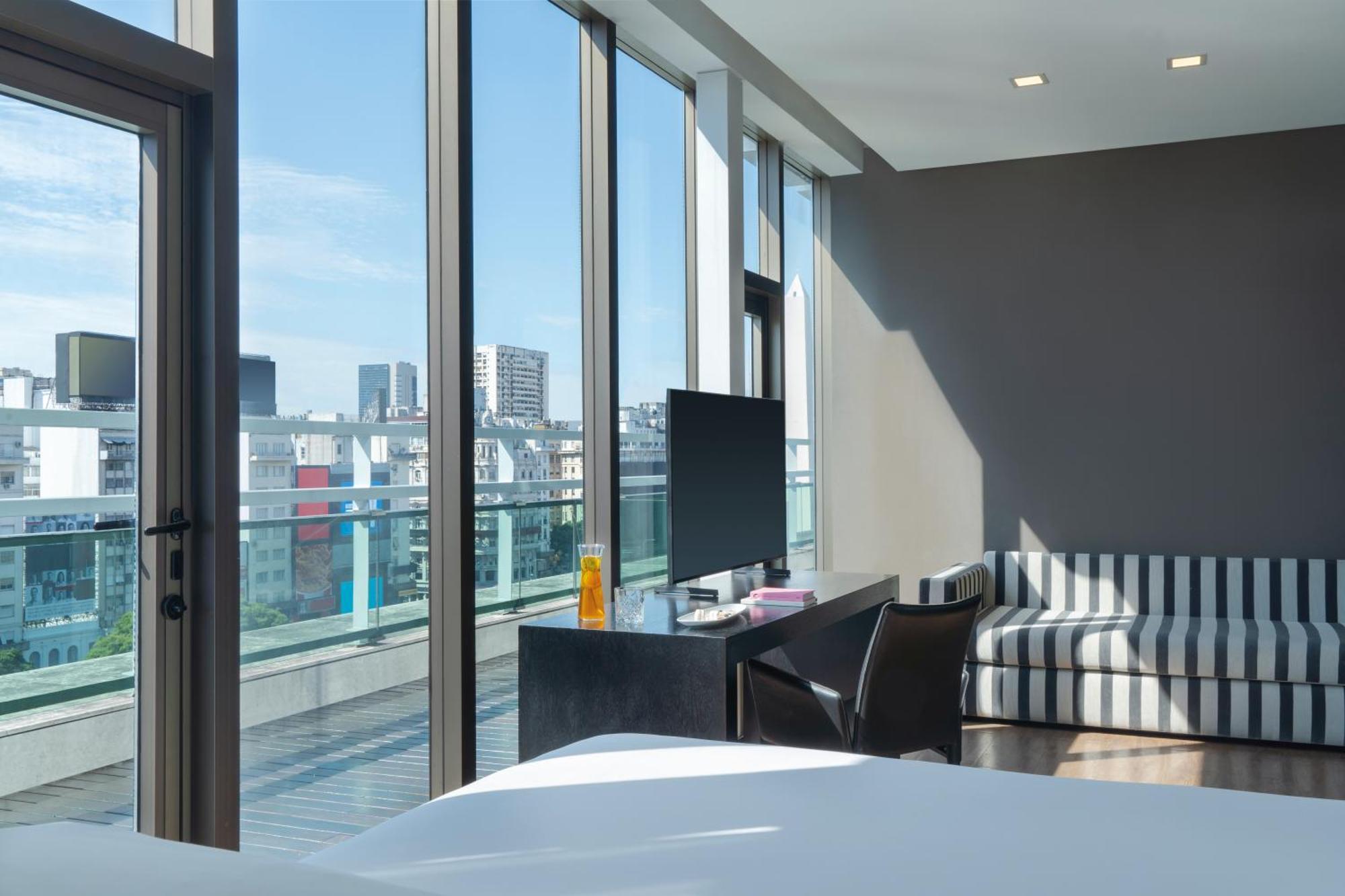 Suíte Júnior com Vista, Terraço e Cama Extra (2 Adultos + 1 Criança)