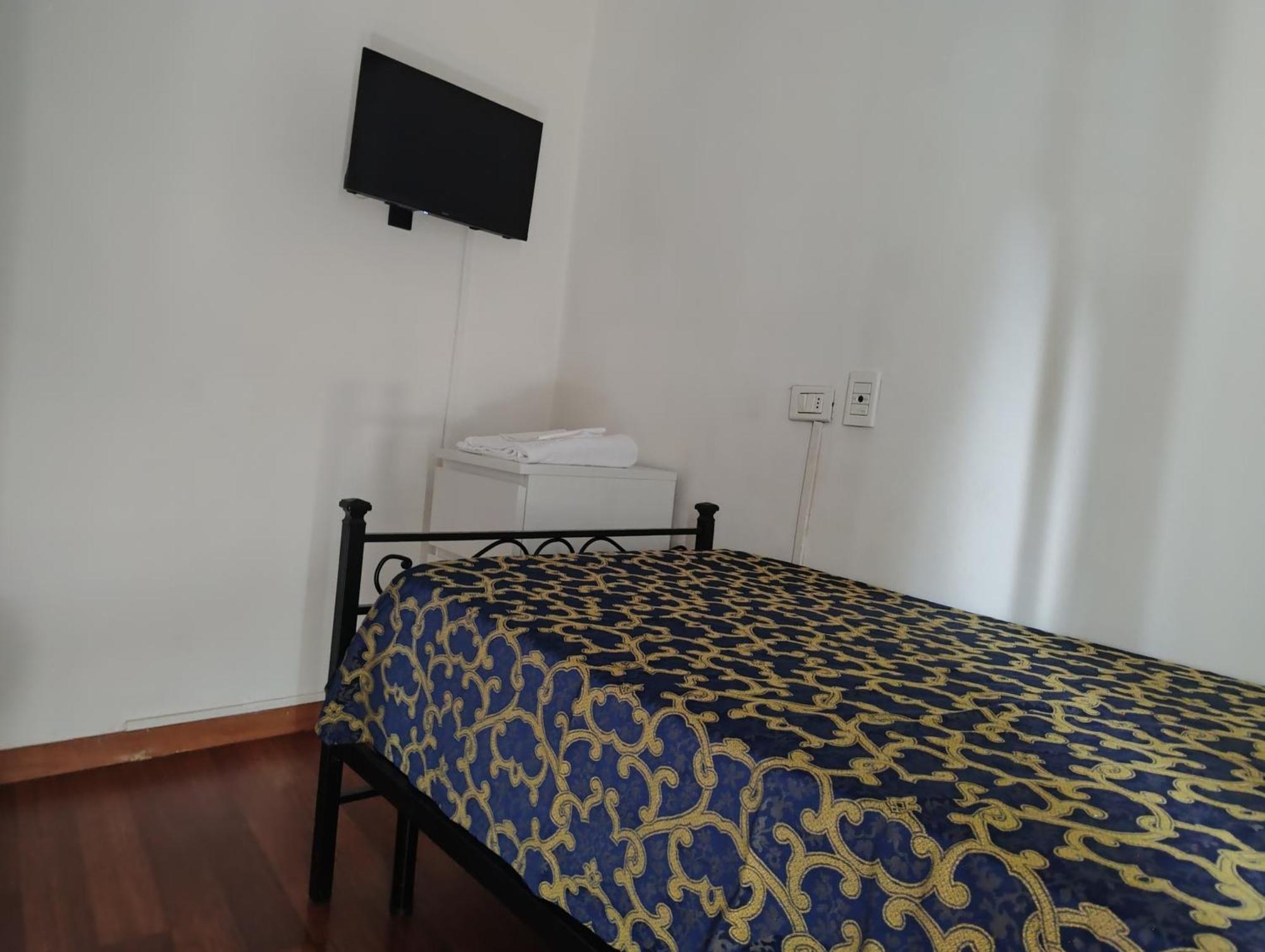 Single Room Private External Bathroom