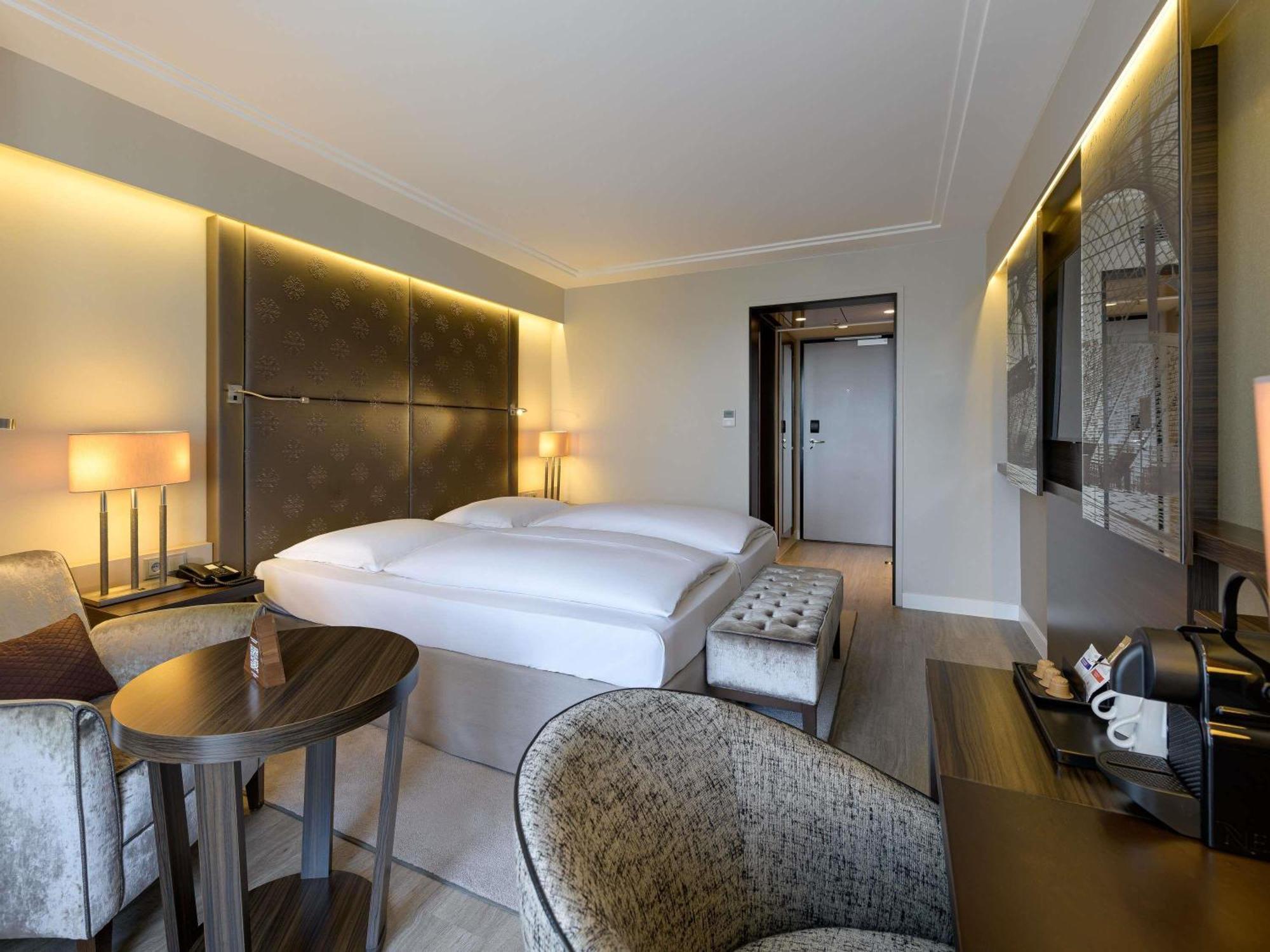 Classic Queen Room