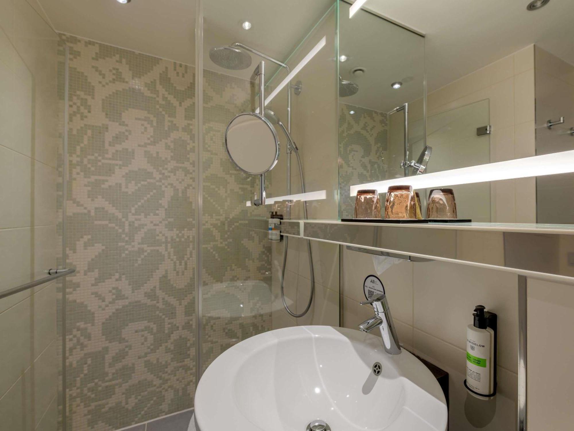 Classic Queen Room