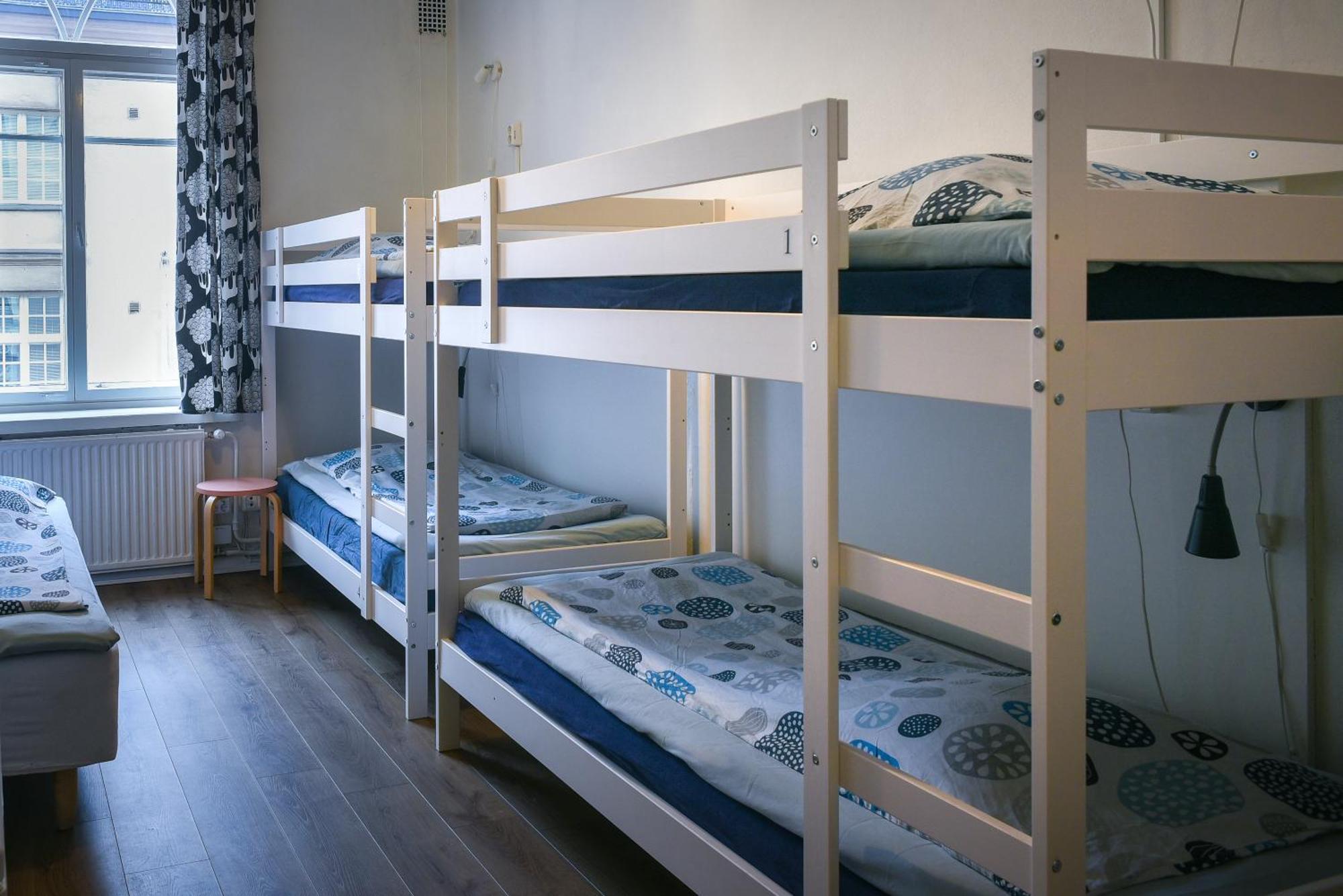 Posto Letto in Dormitorio Femminile con 6 Letti