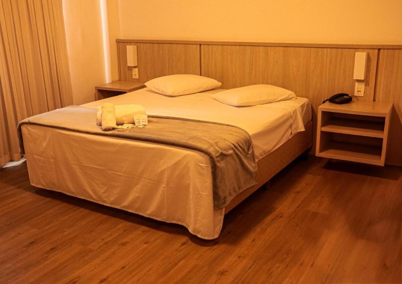 Quarto Executivo com Cama de Casal